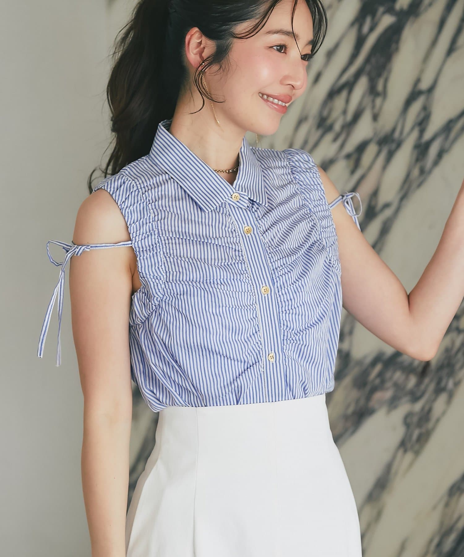 La boutique BonBon(ラブティックボンボン) アームギャザーストライプノースリシャツ