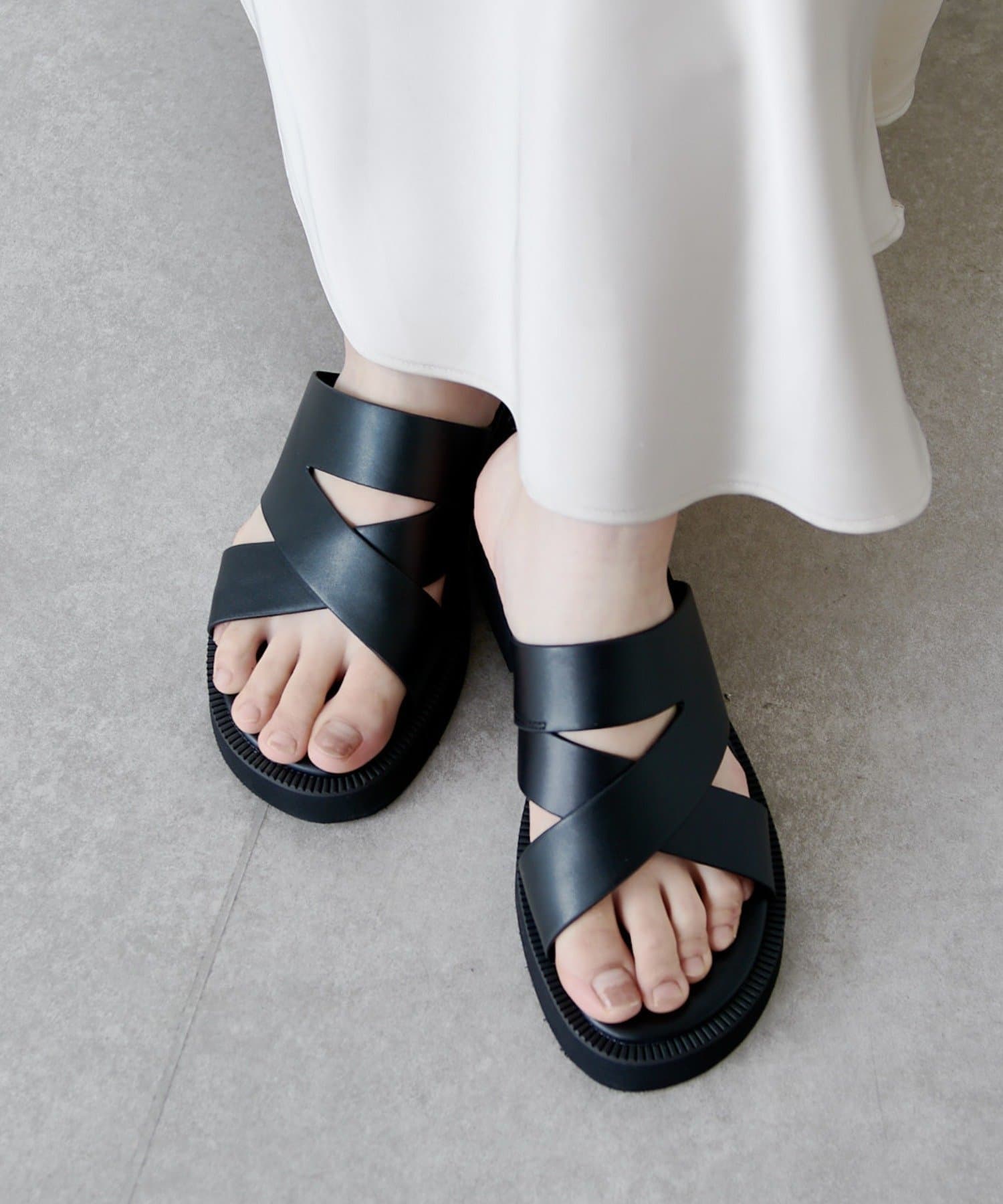 Lui's(ルイス) クロスベルトデザイン厚底サンダル