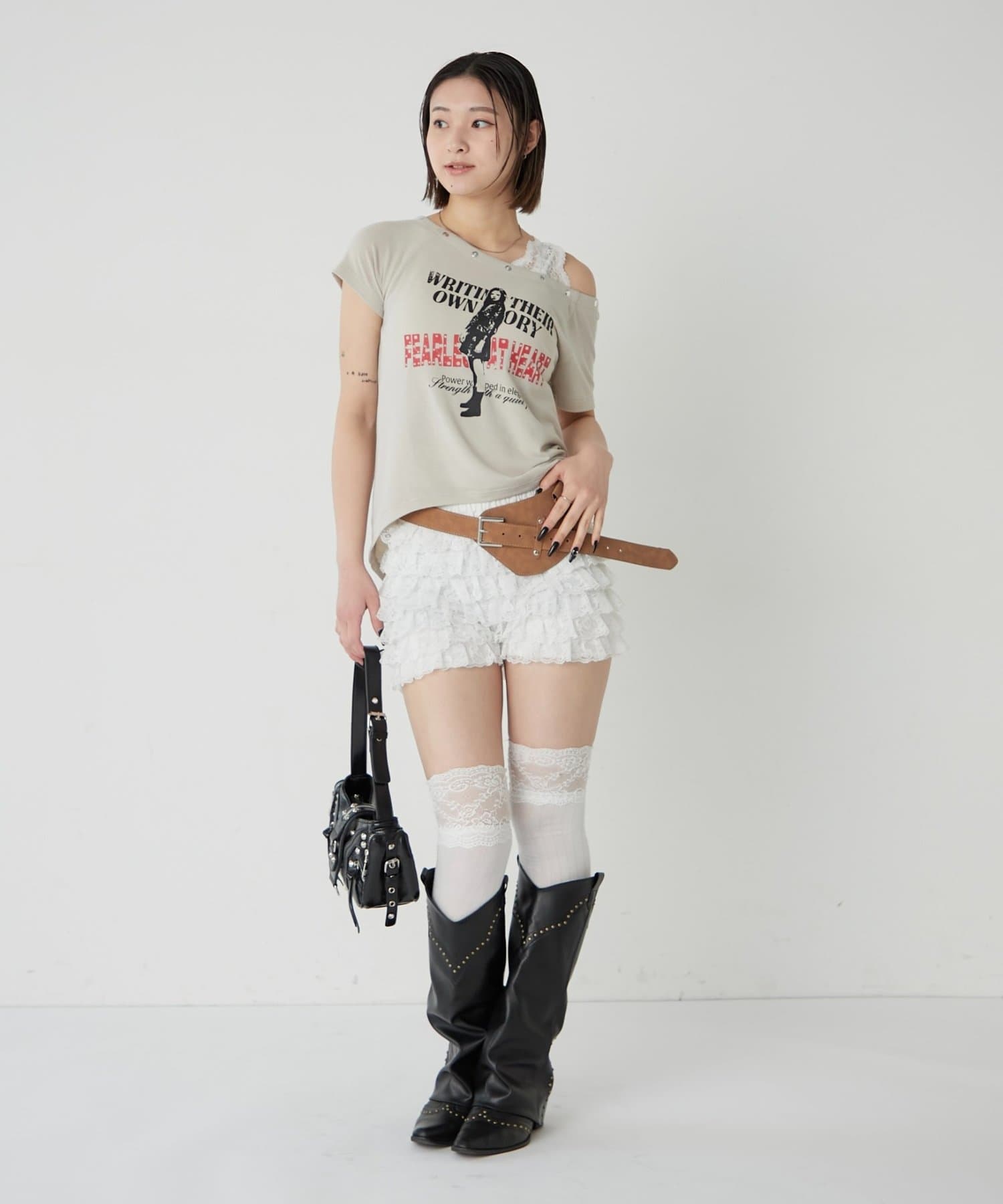 WHO’S WHO gallery(フーズフーギャラリー) エリオットラウンドヘムシアーTEE