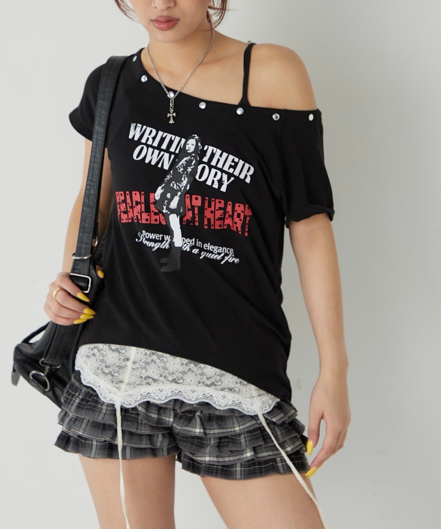 WHO’S WHO gallery(フーズフーギャラリー) エリオットラウンドヘムシアーTEE