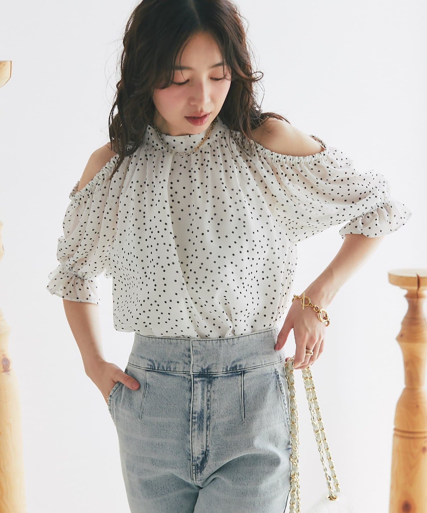 La boutique BonBon(ラブティックボンボン) ドットホルターネックオープンショルダーブラウス