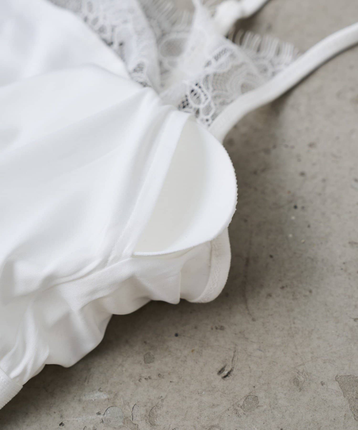 LOUNGEDRESS(ラウンジドレス) 【earthy_/アーシー】カップ付きレースキャミソール