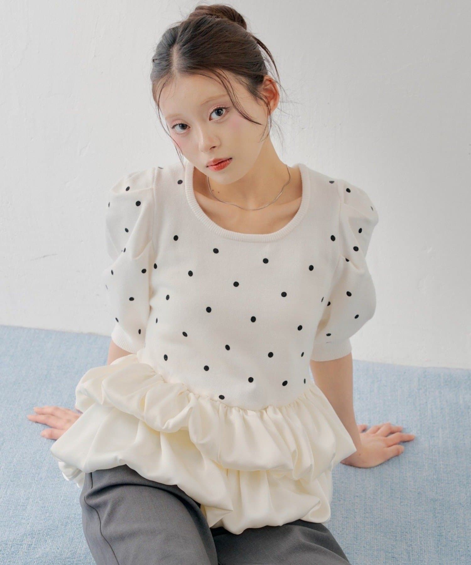 Chico(チコ) 4/2(木) 12:00販売開始【SALON by Chico】5分袖ドットバルーンペプラムパワショルニット