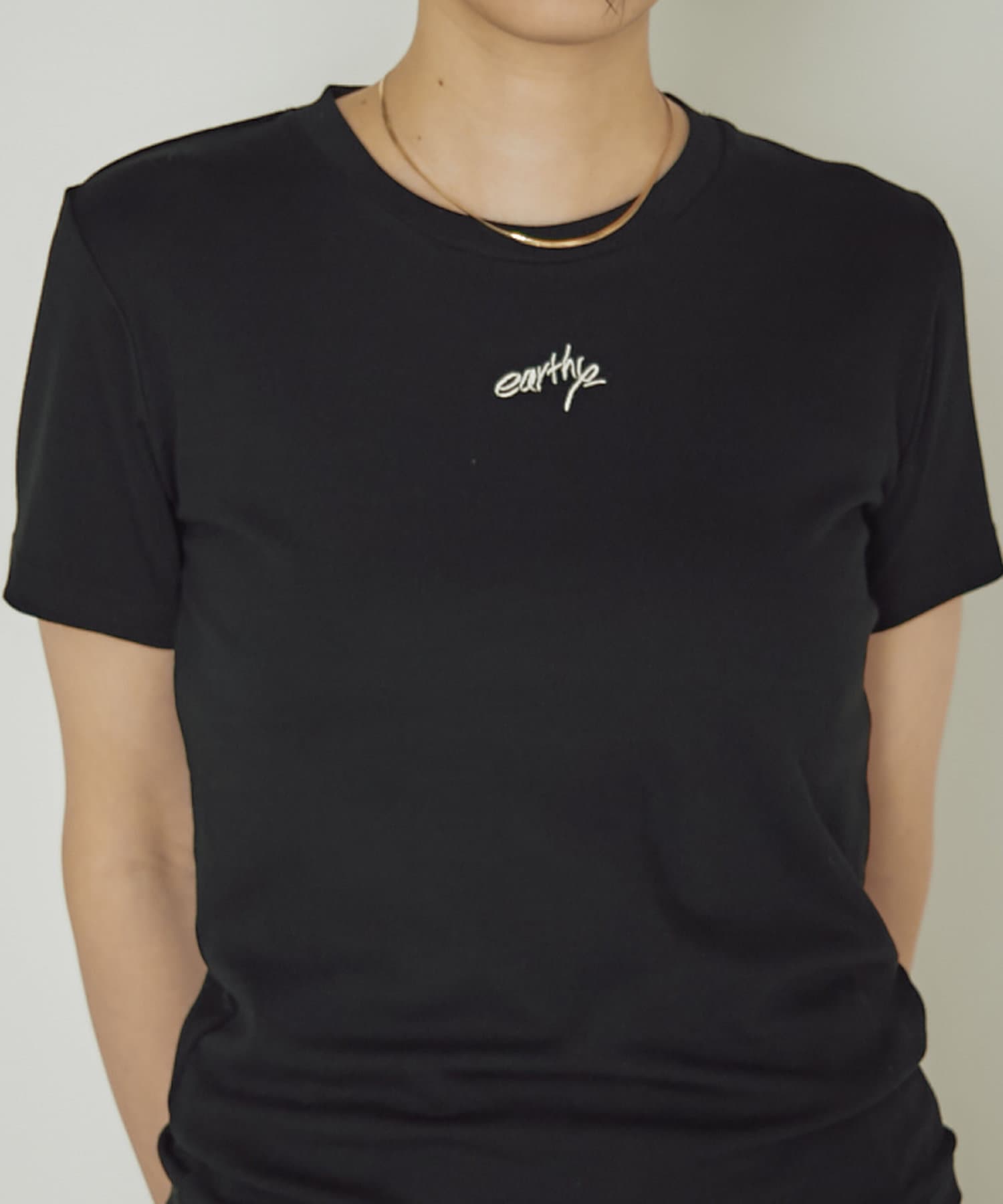 OUTLET(アウトレット) 【earthy_】ロゴ刺繍TEE