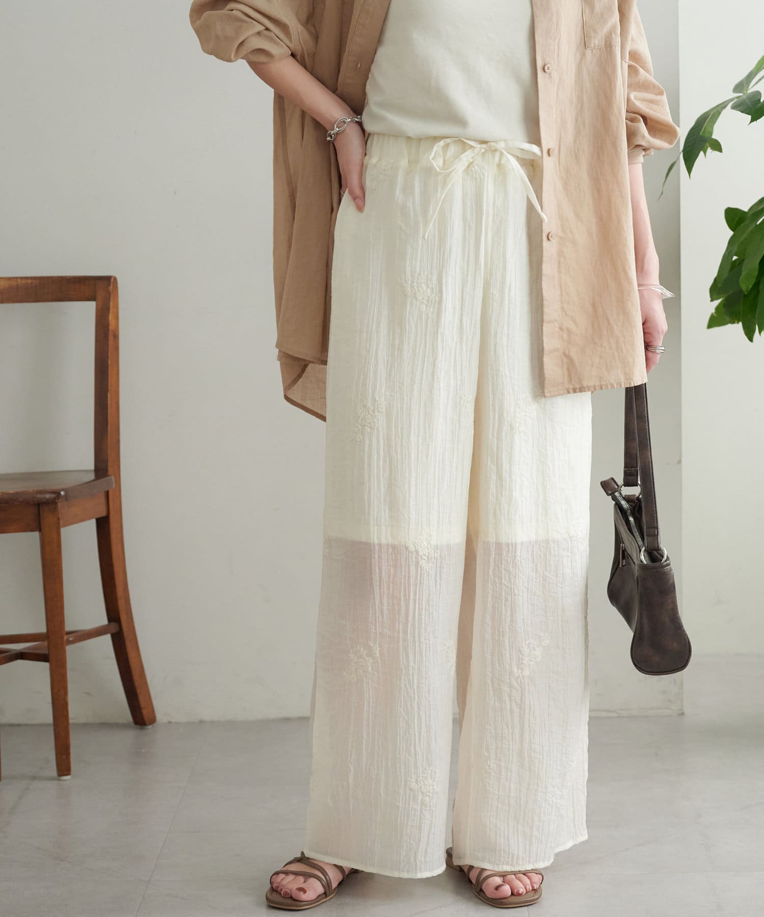 OUTLET(アウトレット) 【Discoat】花柄刺繍パンツ