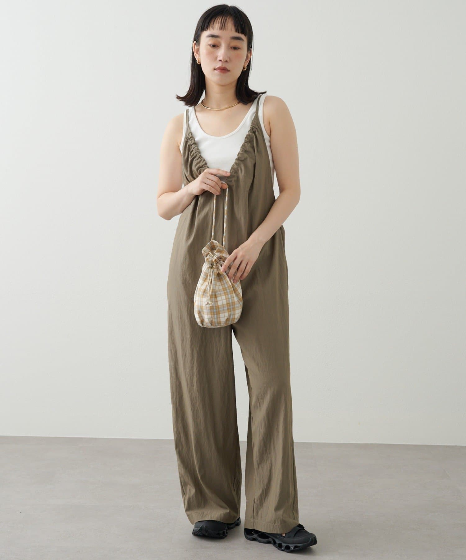 OUTLET(アウトレット) 【Omekashi】Vギャザーキャミサロペット