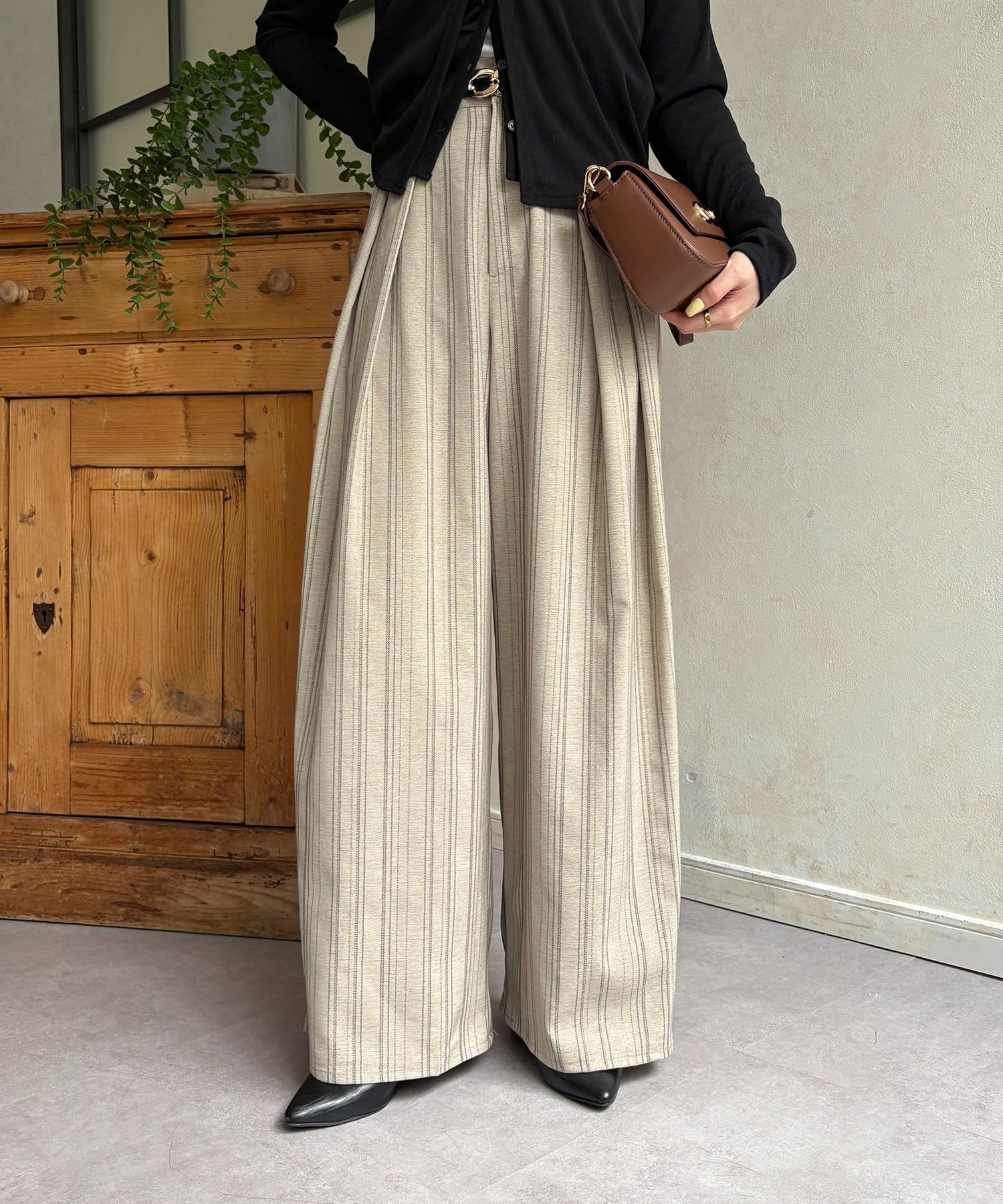 Thevon.(ゼヴォン) リネンタッチストライプタックパンツ