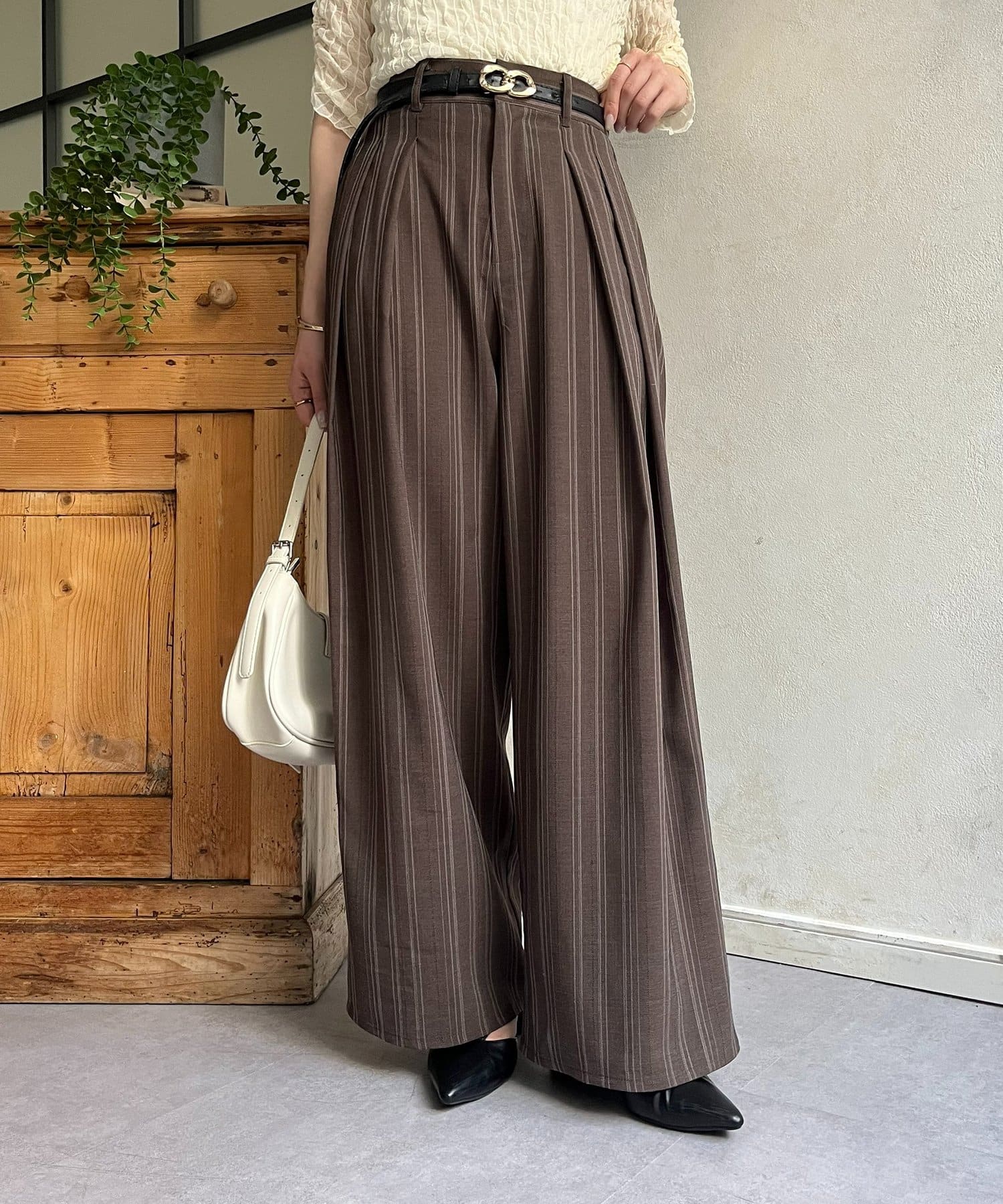 Thevon.(ゼヴォン) リネンタッチストライプタックパンツ