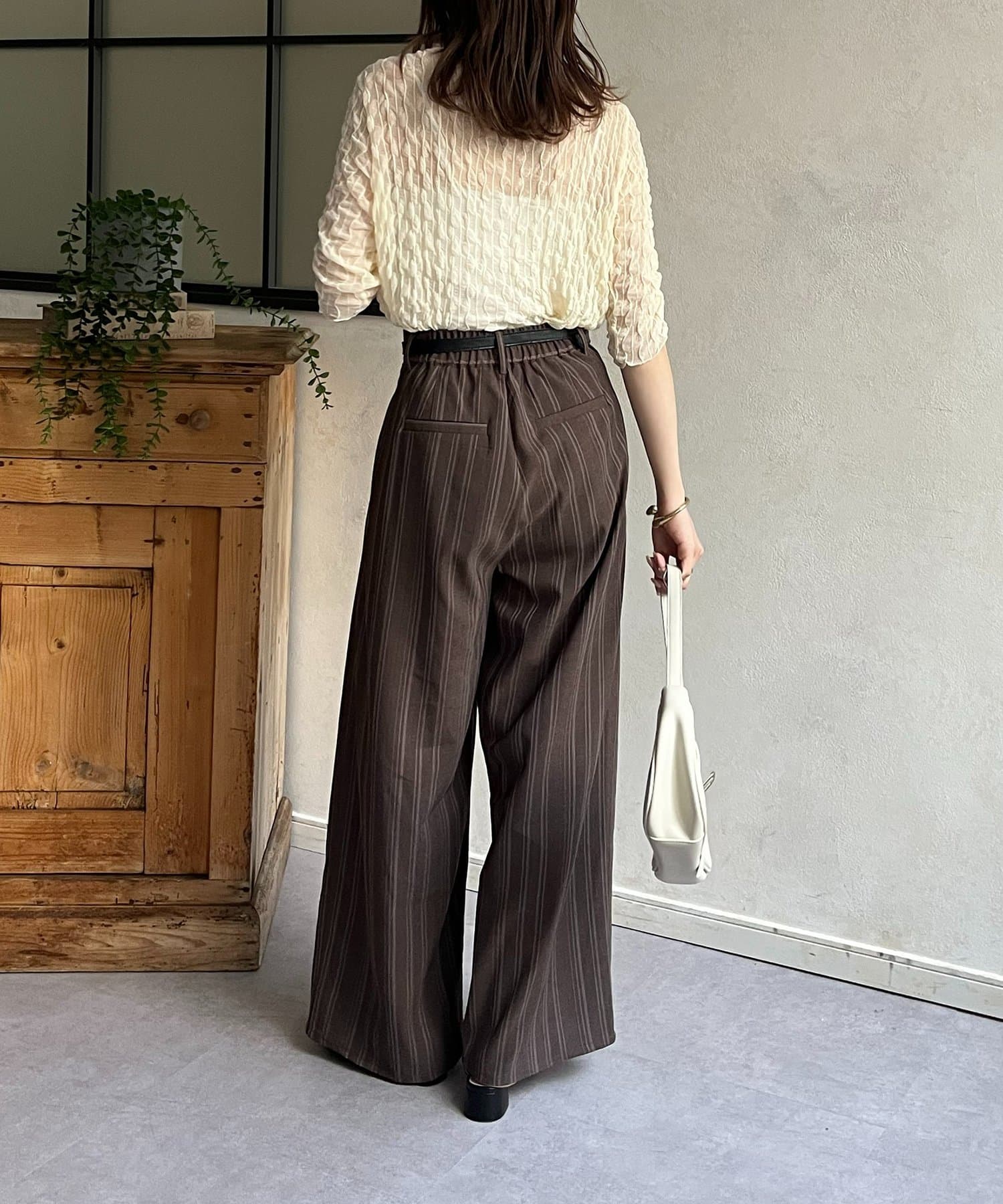 Thevon.(ゼヴォン) リネンタッチストライプタックパンツ