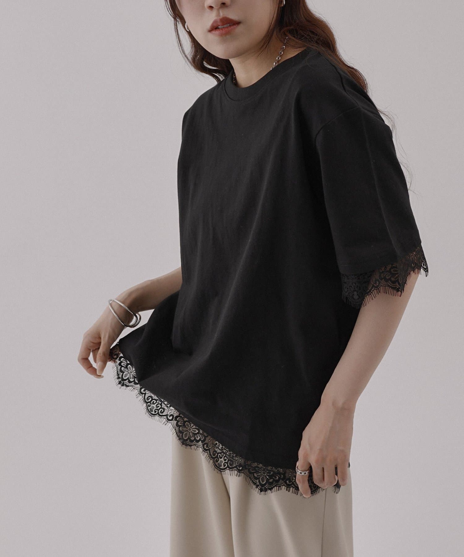 COLONY 2139(コロニー トゥーワンスリーナイン) レースヘムオーバーTシャツ