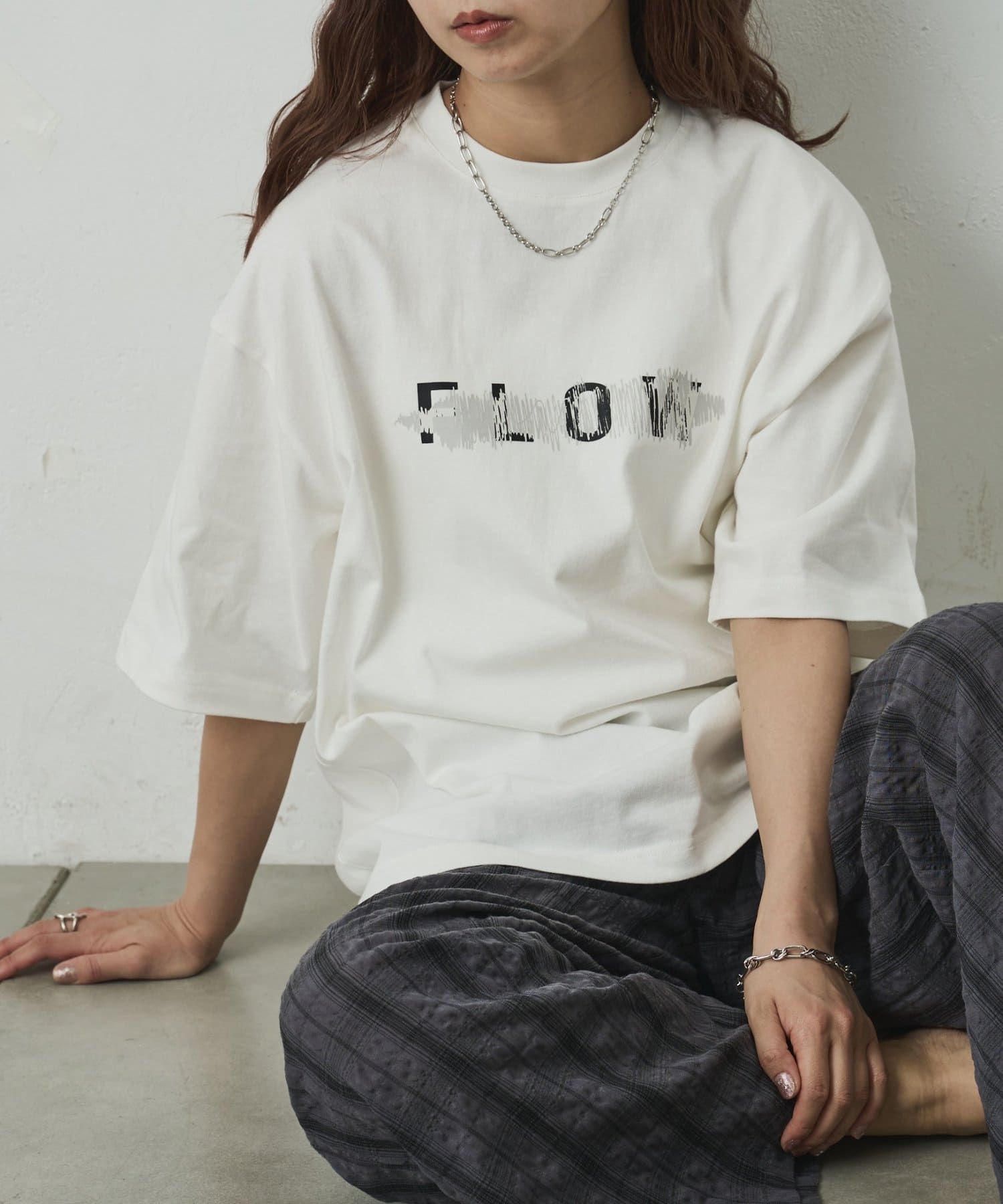 COLONY 2139(コロニー トゥーワンスリーナイン) スクラッチロゴTシャツ