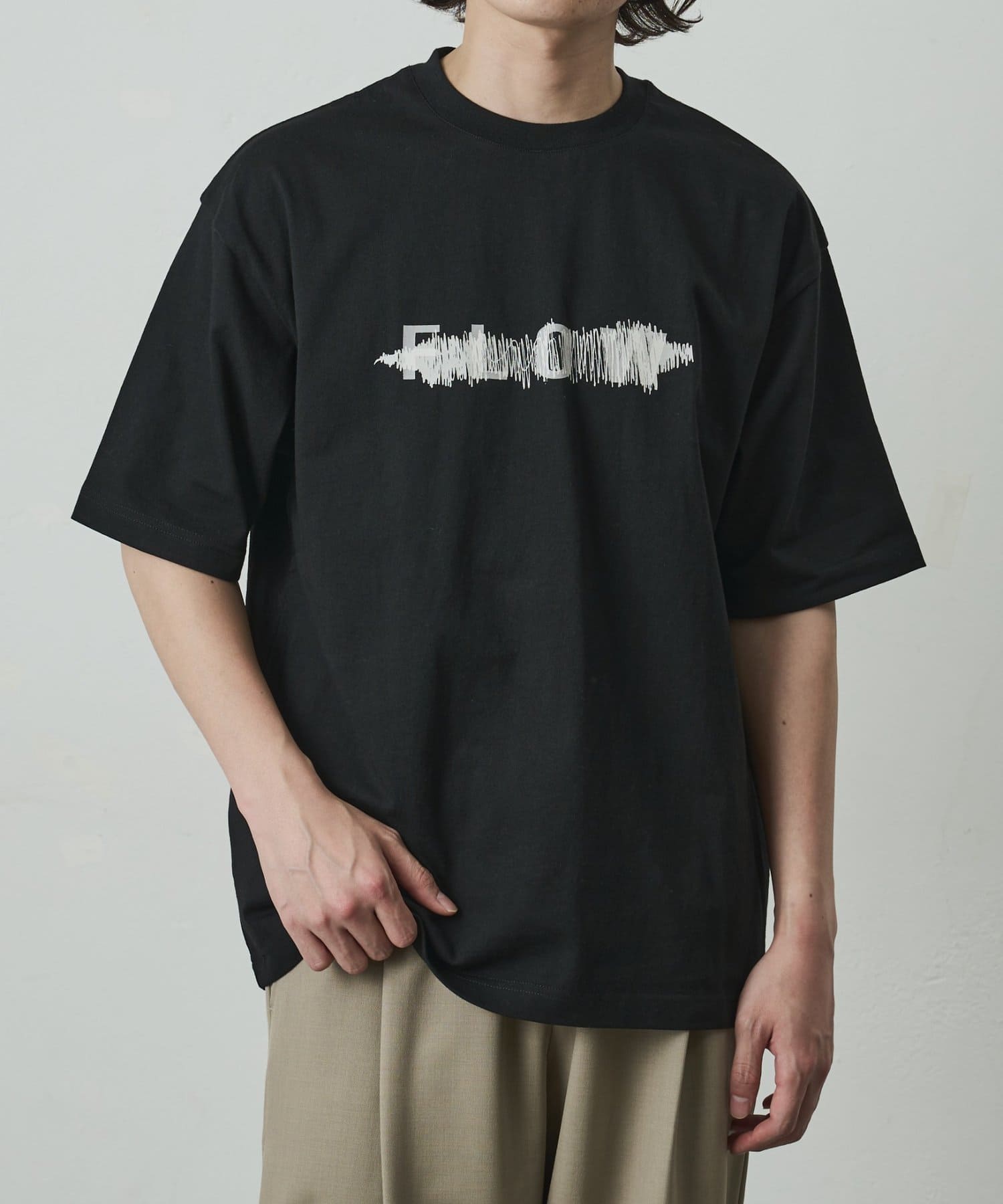 COLONY 2139(コロニー トゥーワンスリーナイン) スクラッチロゴTシャツ