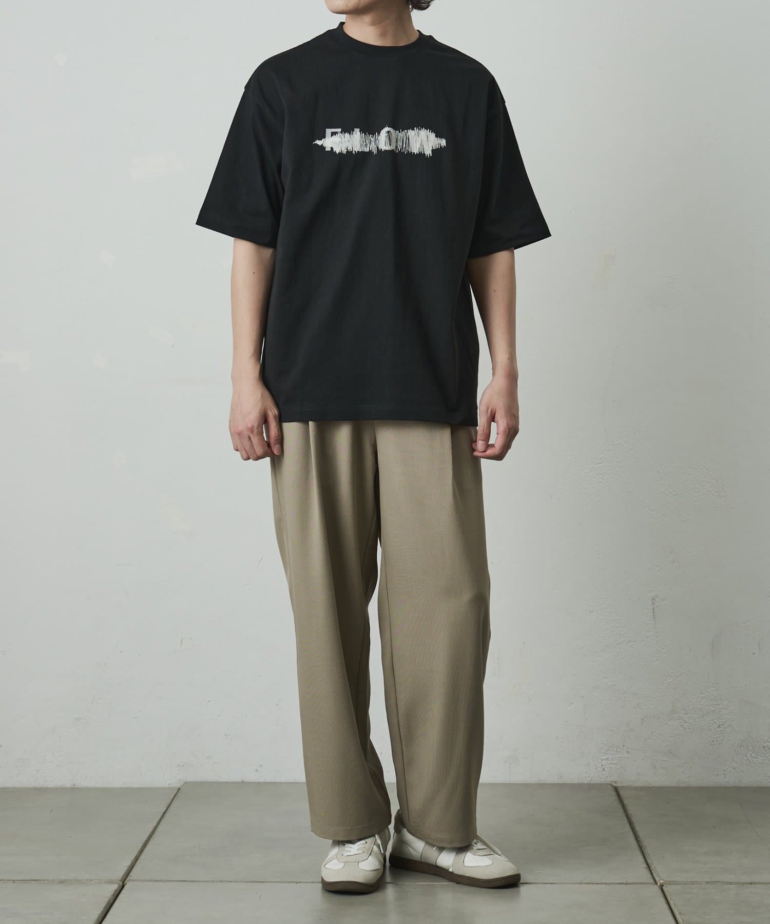 COLONY 2139(コロニー トゥーワンスリーナイン) スクラッチロゴTシャツ
