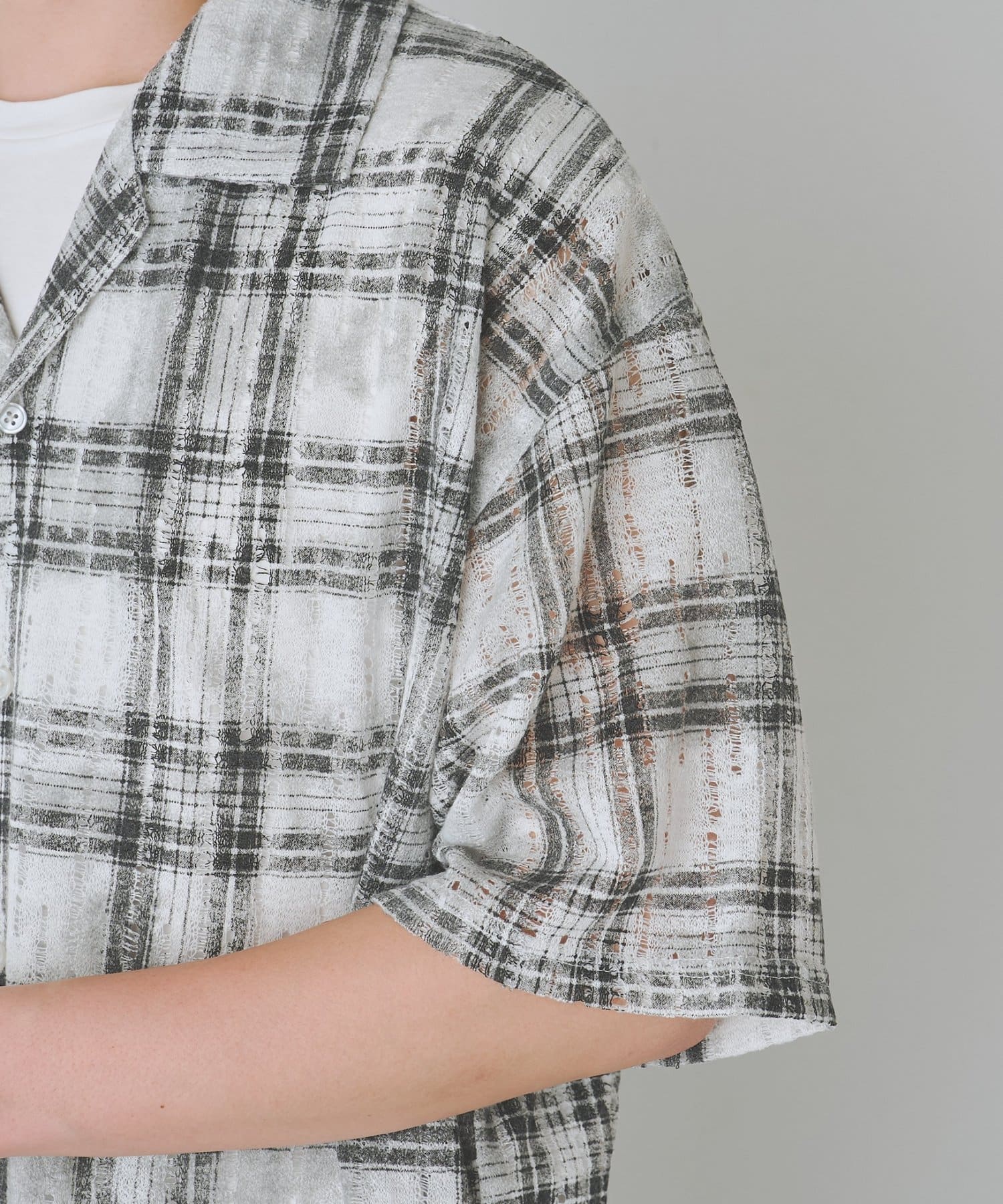 COLONY 2139(コロニー トゥーワンスリーナイン) 透かし編みムラ柄ニットシャツ