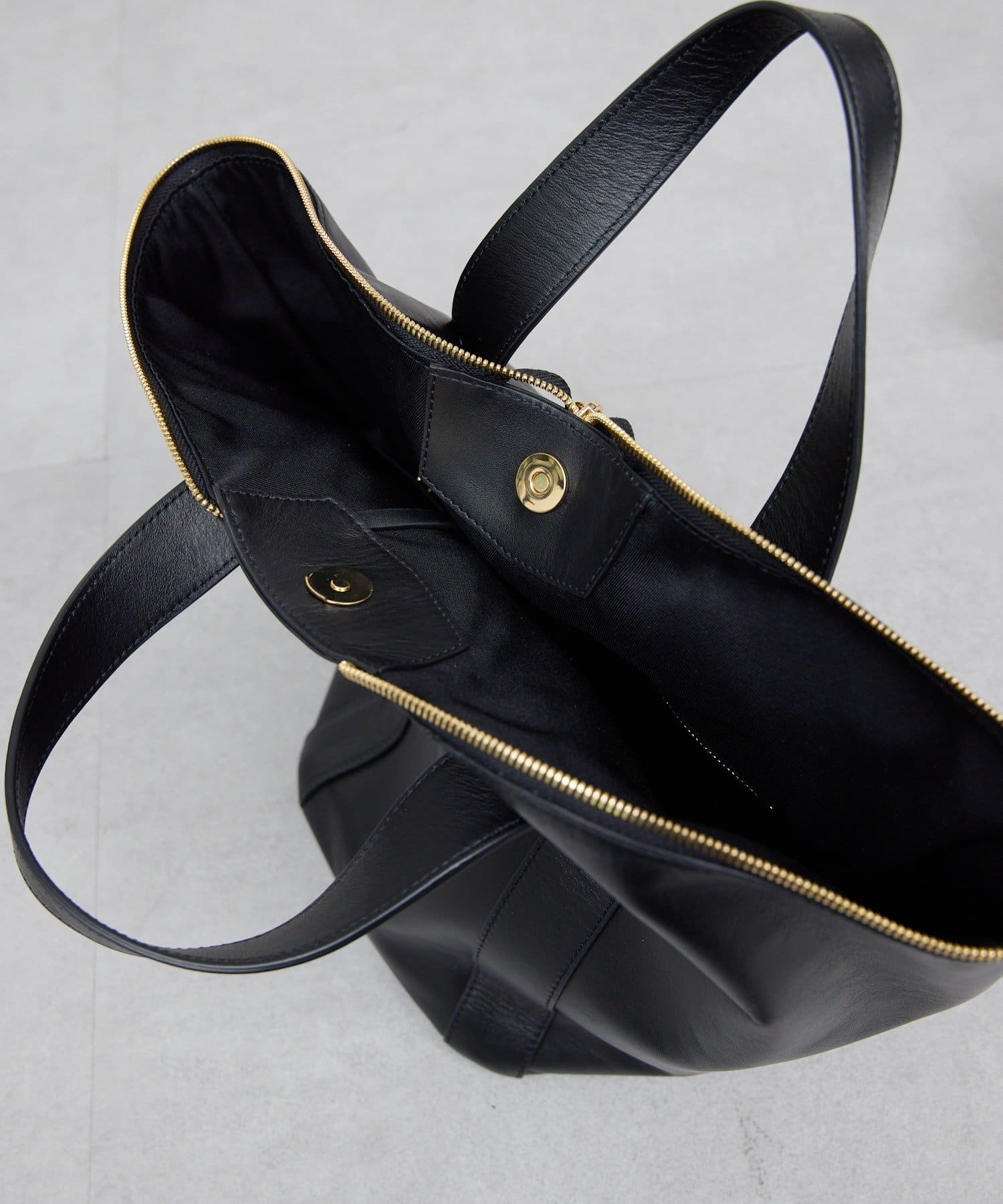 GALLARDAGALANTE(ガリャルダガランテ) 【RobertaGandolfi】レザーショルダーバッグ