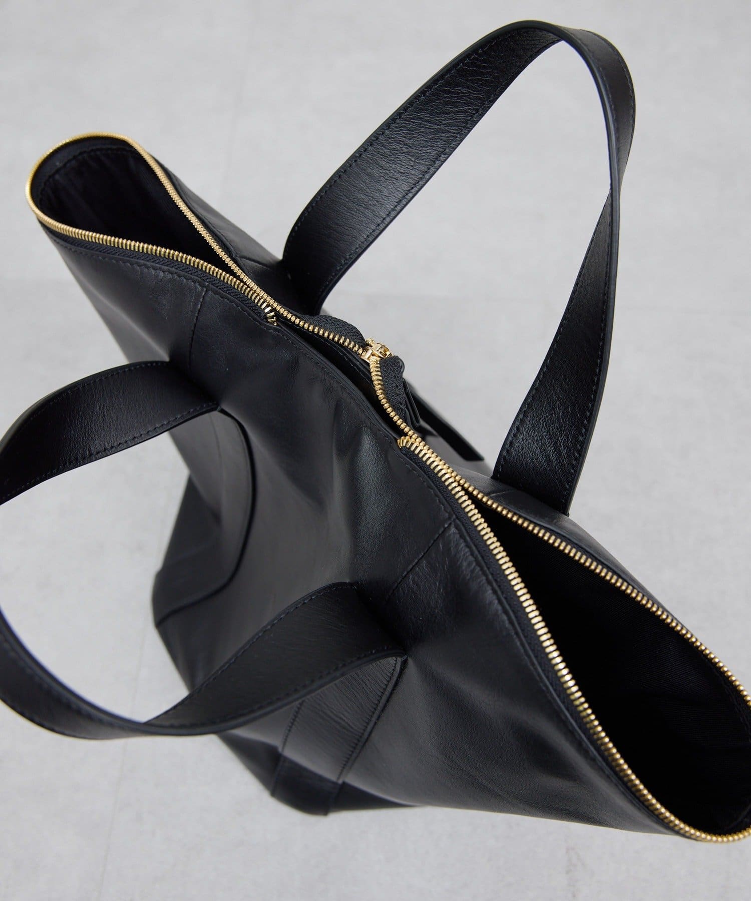 GALLARDAGALANTE(ガリャルダガランテ) 【RobertaGandolfi】レザーショルダーバッグ