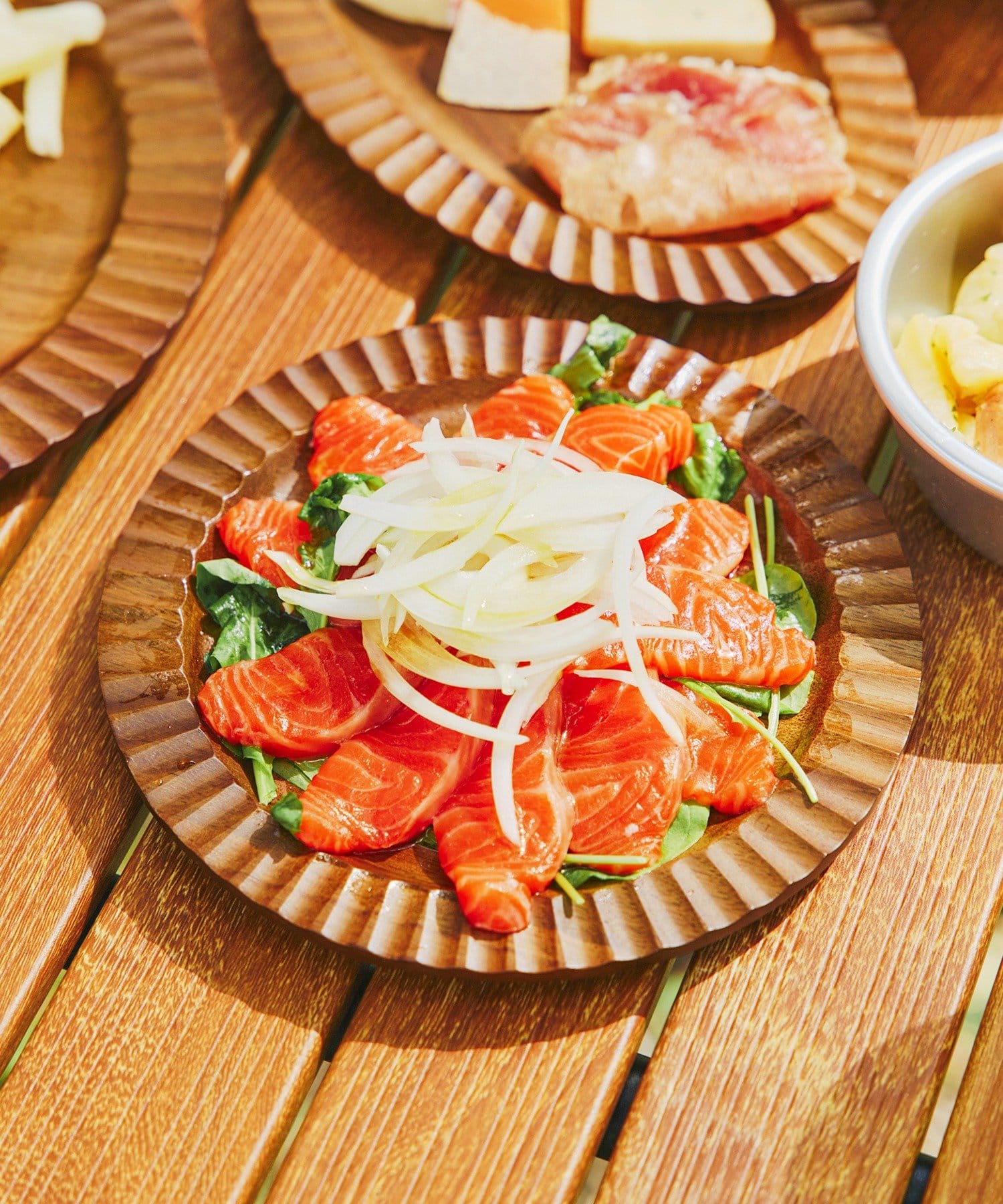 salut!(サリュ) アカシアラウンドリブプレート：17.5cm／アウトドア