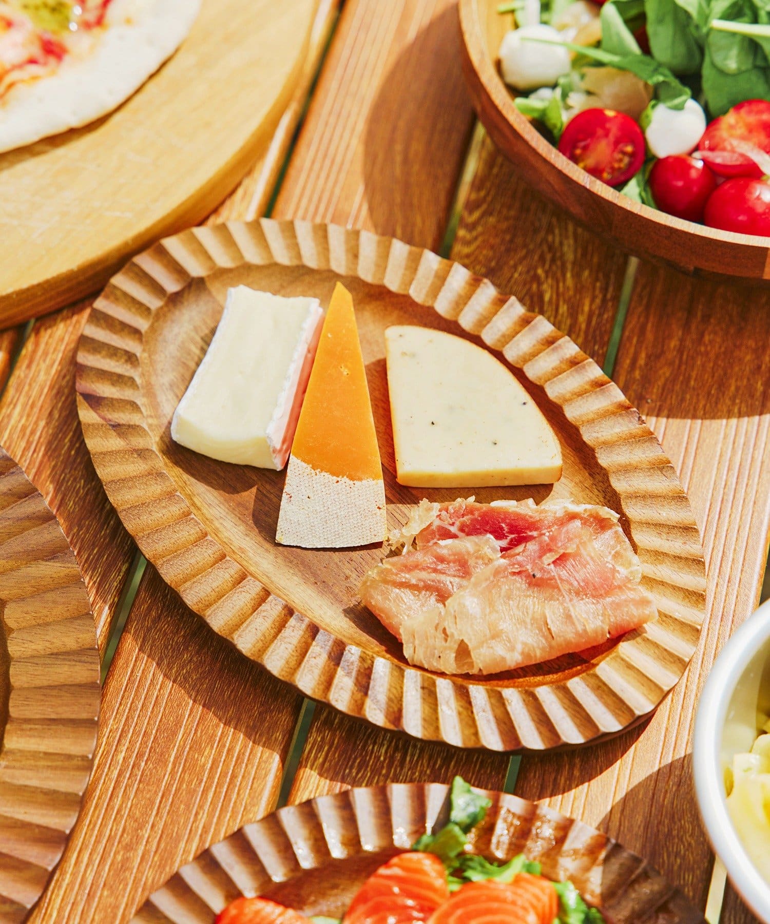 salut!(サリュ) アカシアオーバルリブプレート：21cm／アウトドア