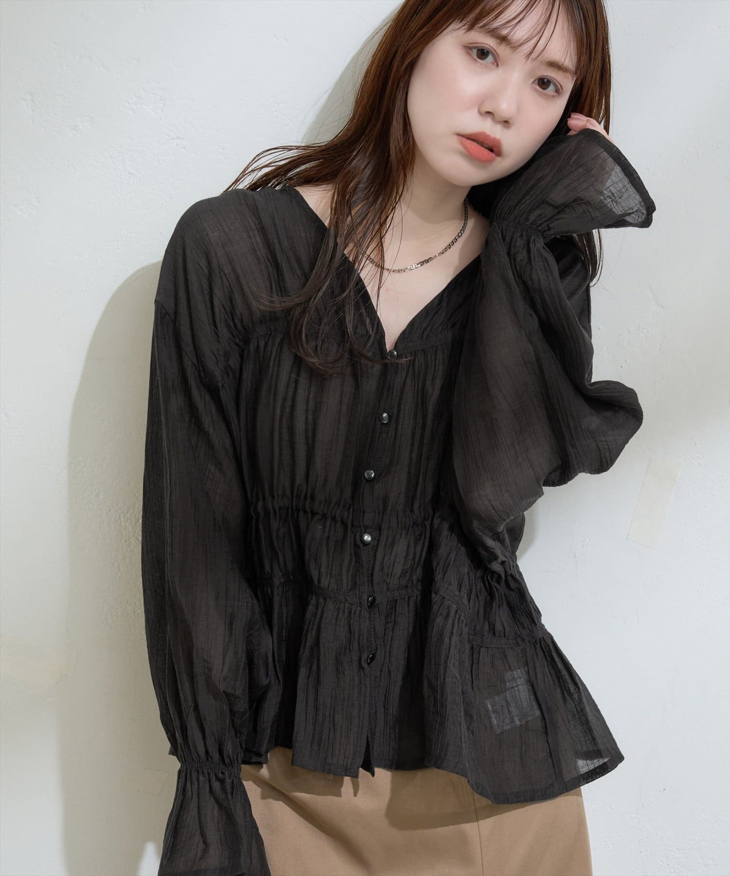 natural couture(ナチュラルクチュール) シャーリングセミシアーブラウス