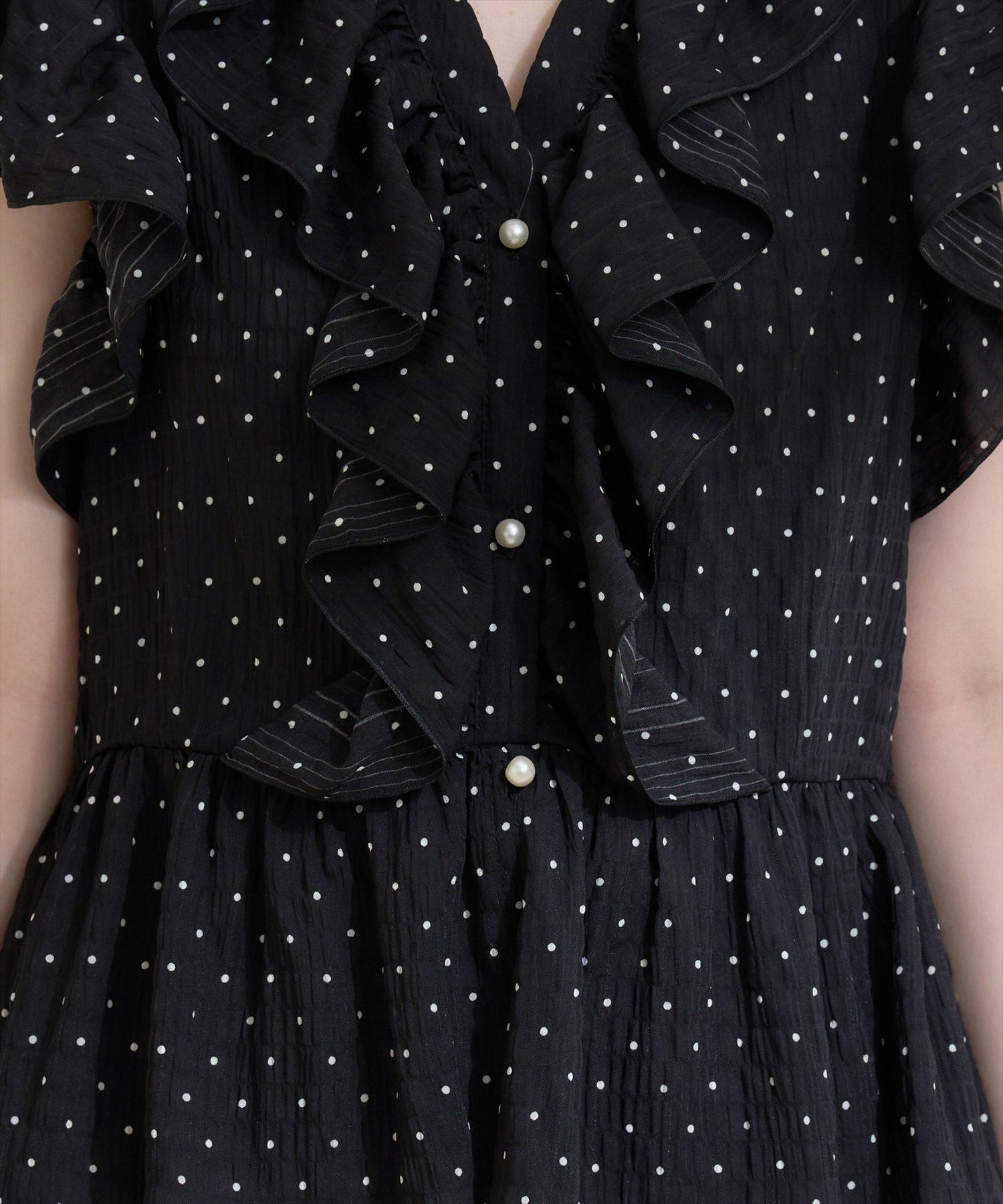 natural couture(ナチュラルクチュール) ドットフリルブラウス