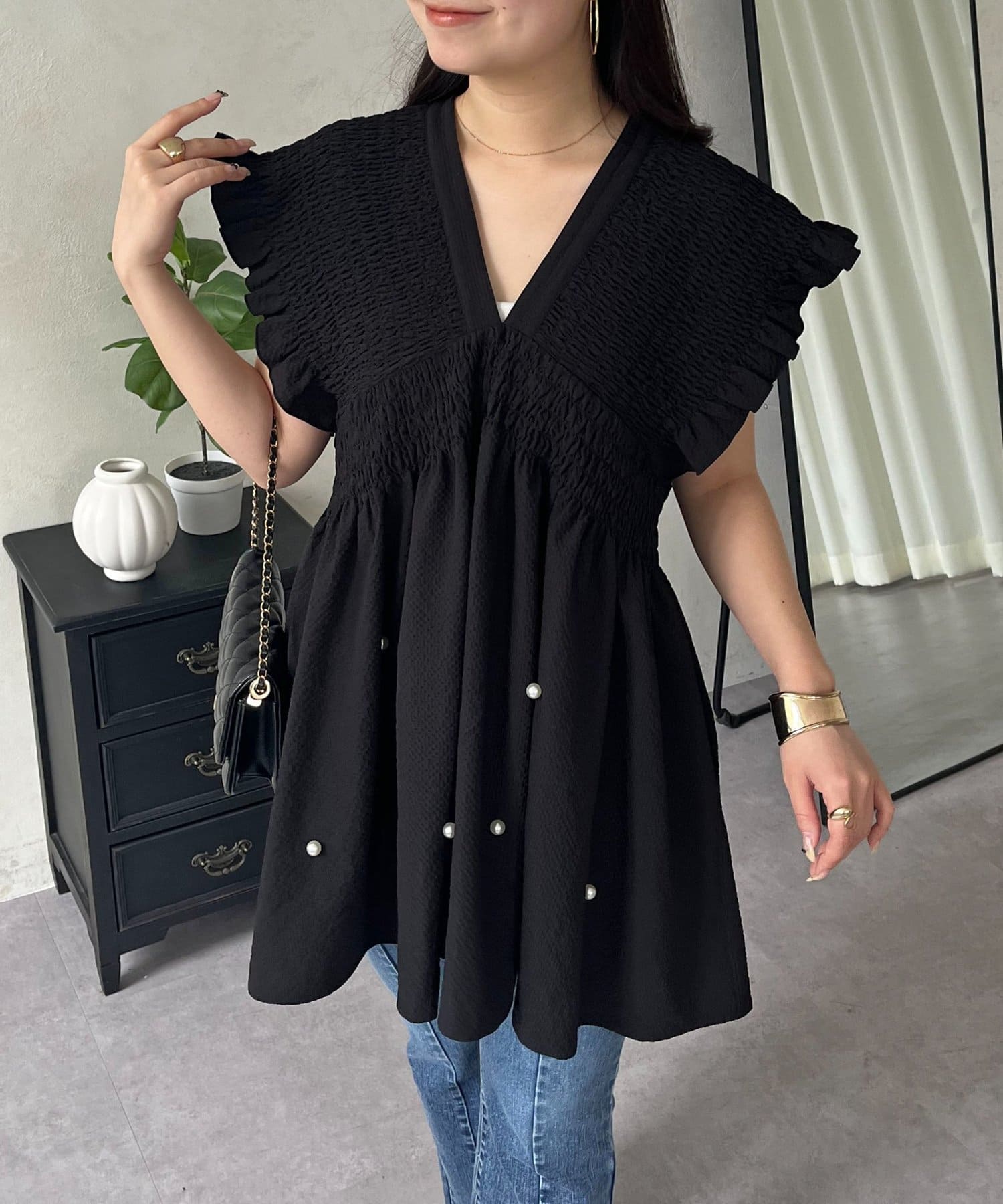 prose verse(プロズヴェール) シャーリングフリルVネックパールペプラムブラウス