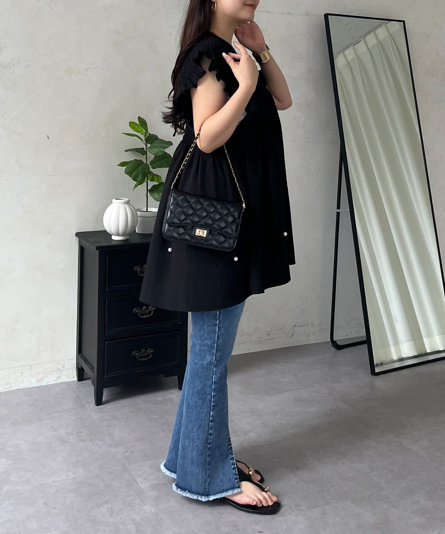 prose verse(プロズヴェール) シャーリングフリルVネックパールペプラムブラウス