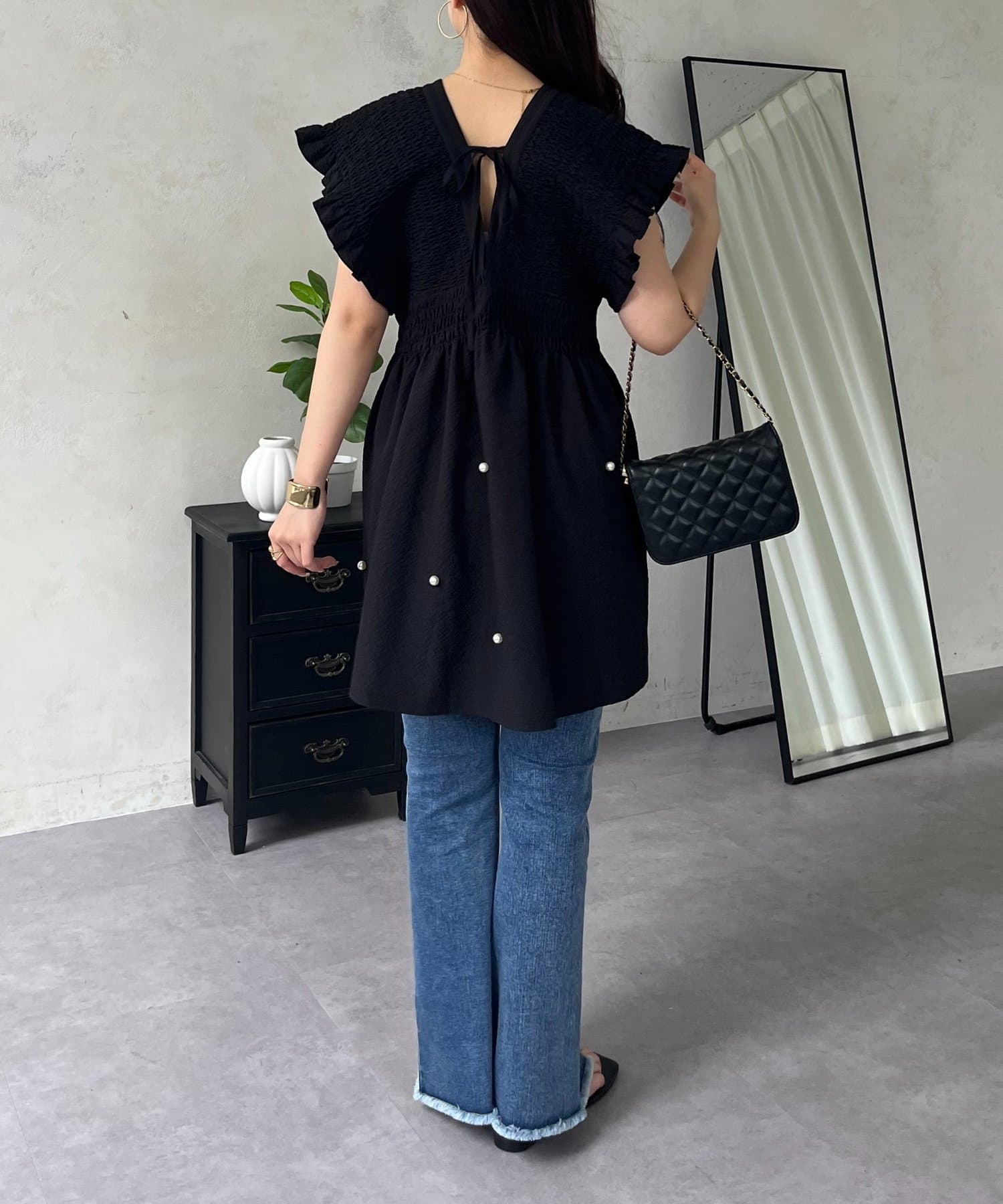 prose verse(プロズヴェール) シャーリングフリルVネックパールペプラムブラウス