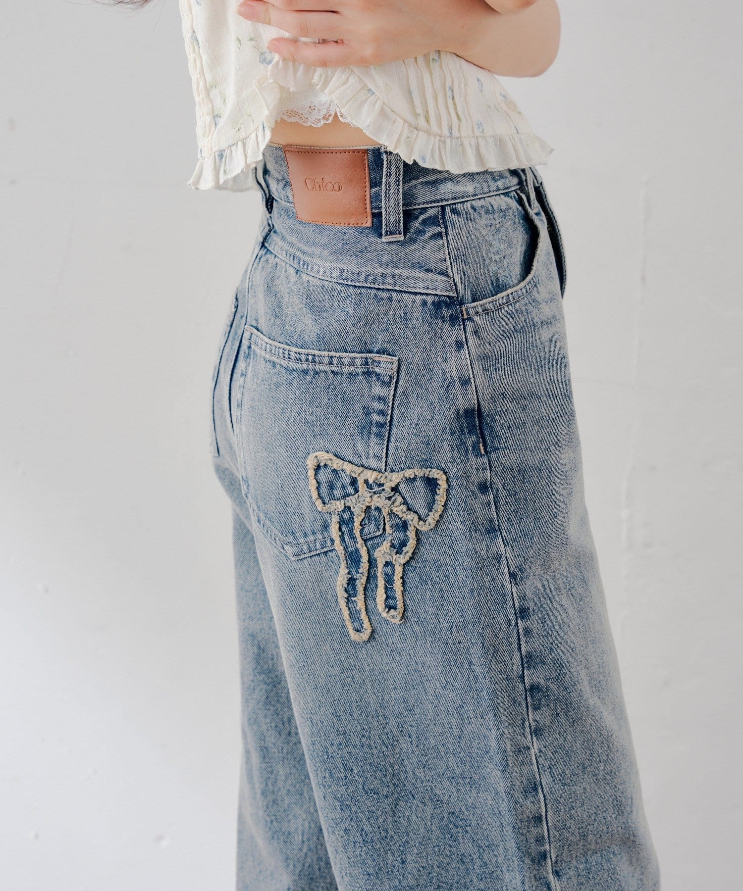 Chico(チコ) ポケットデザインワイドデニム