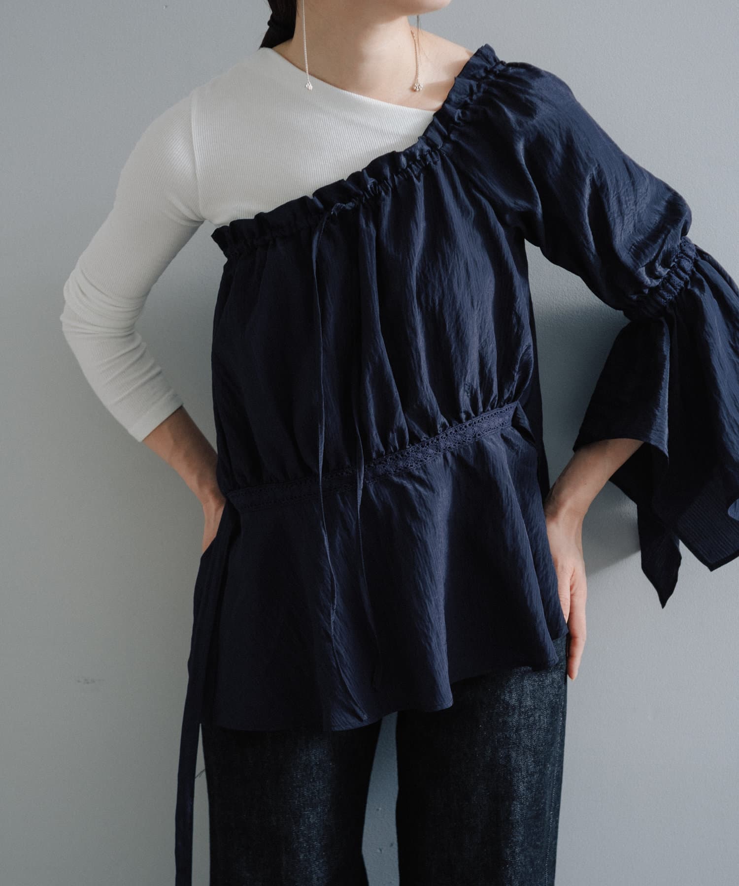 OUTLET(アウトレット) 【Pasterip】one shoulder lace blouse