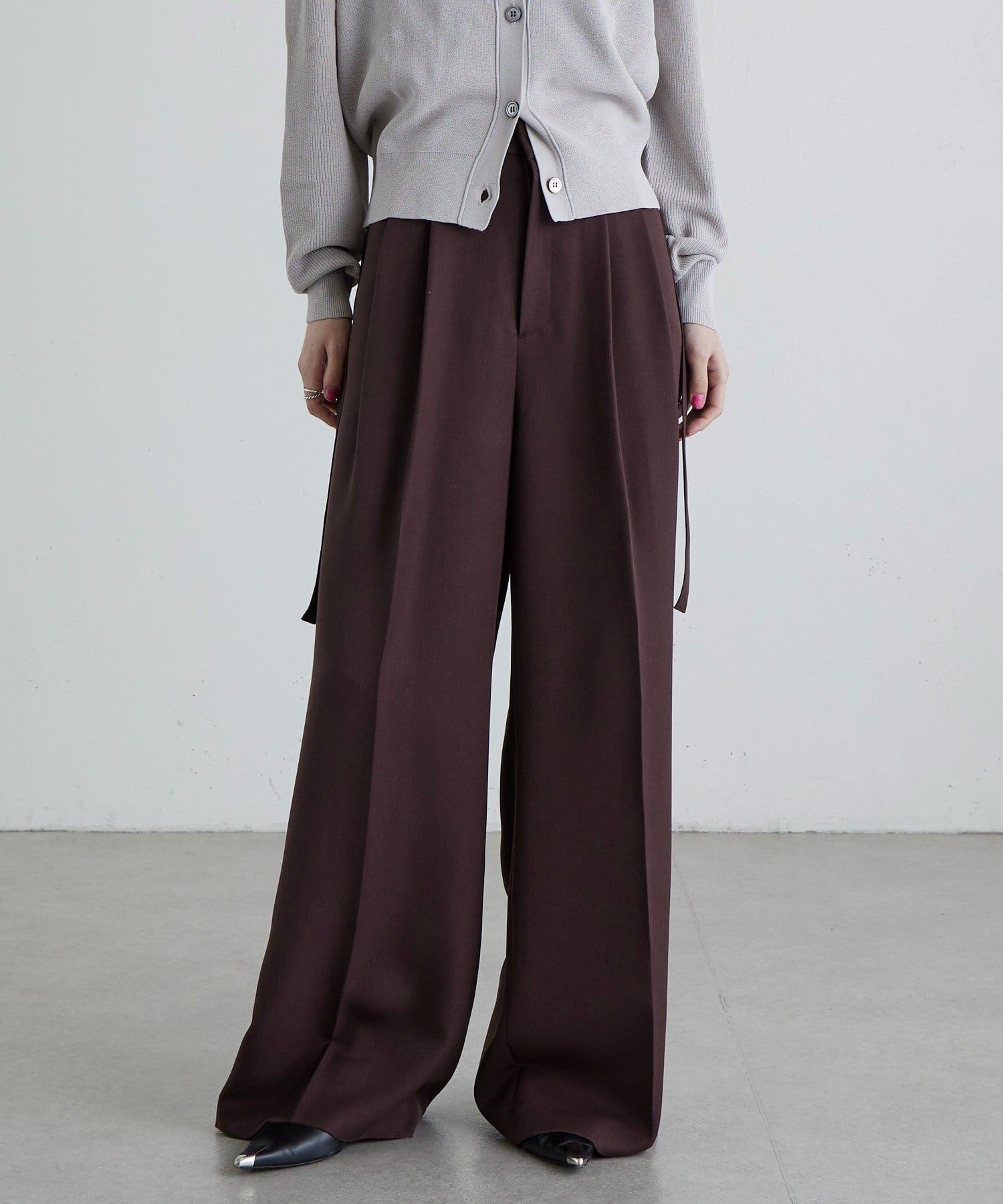 OUTLET(アウトレット) 【Lui's】脇ベルトデザイン2タックパンツ