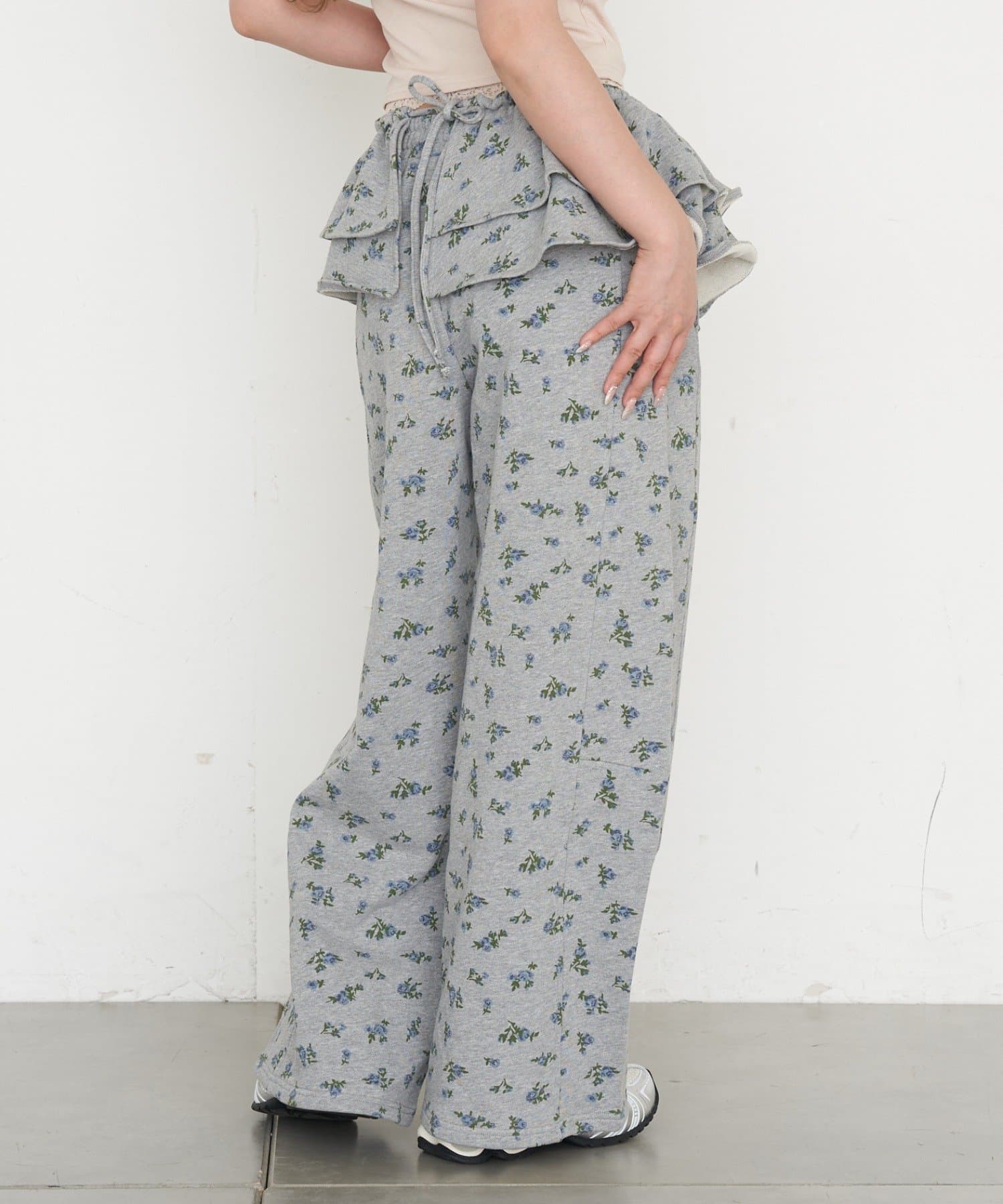 OUTLET(アウトレット) 【RAY CASSIN】マルチウェイフリルスウェットパンツ