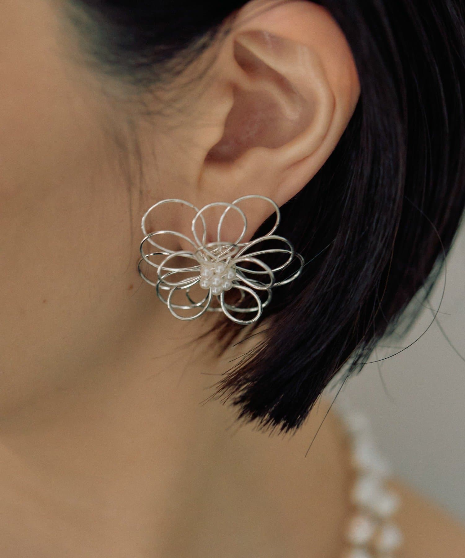 OUTLET(アウトレット) 【ear PAPILLONNER】ワイヤーフラワーピアス