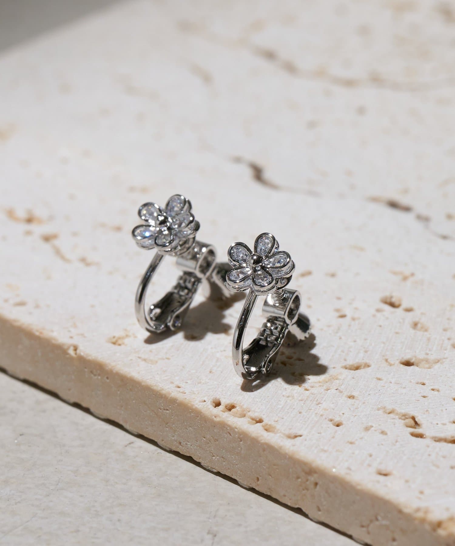 Lattice(ラティス) フラワービジューイヤリング