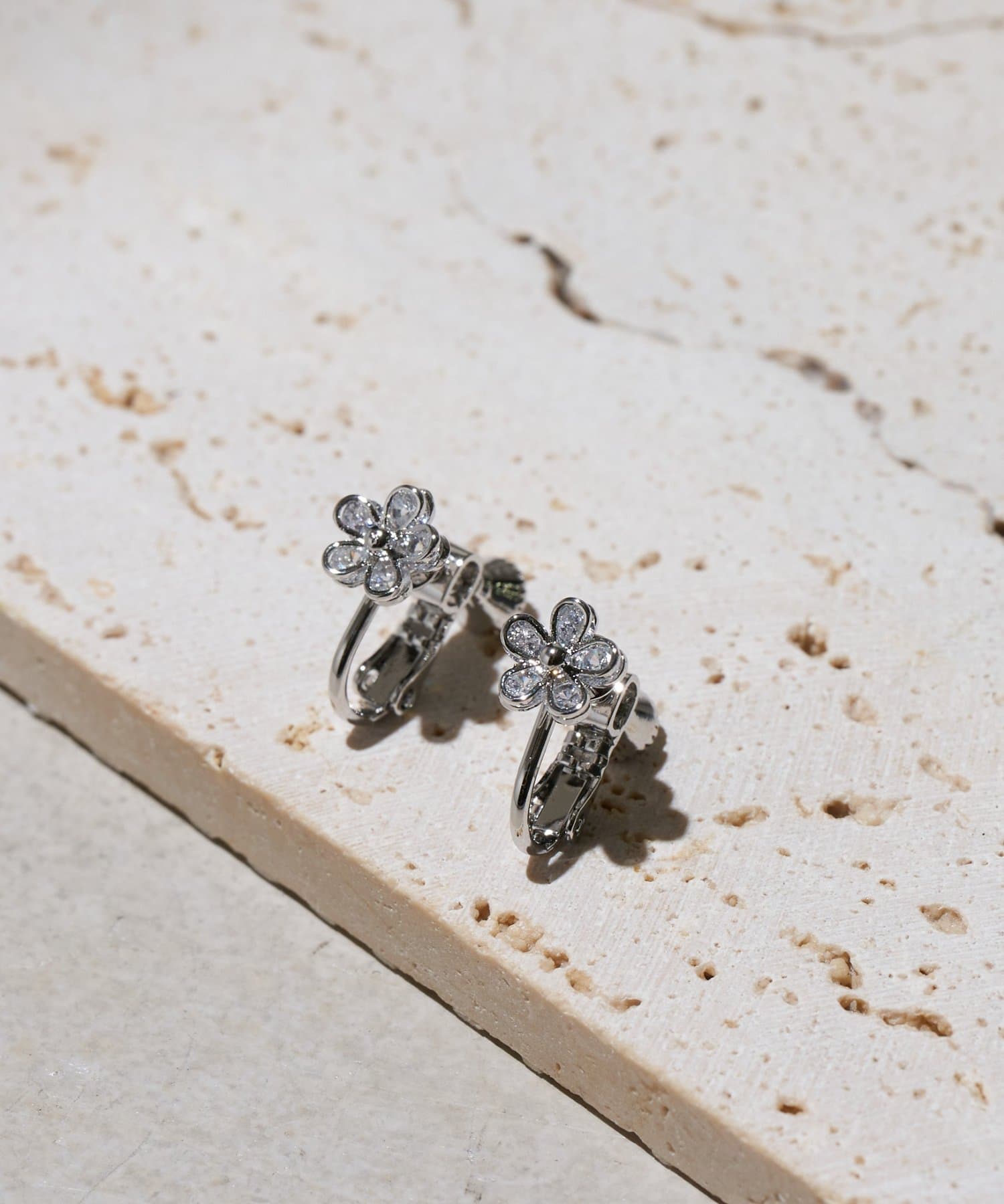 Lattice(ラティス) フラワービジューイヤリング