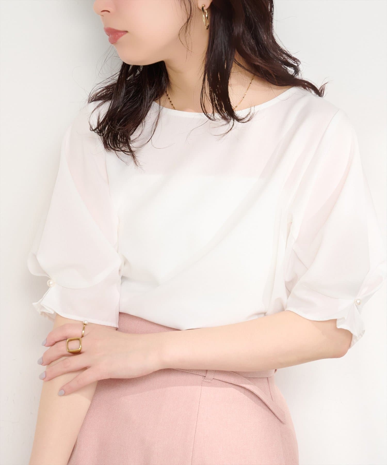 natural couture(ナチュラルクチュール) パール付きタックスリーブブラウス