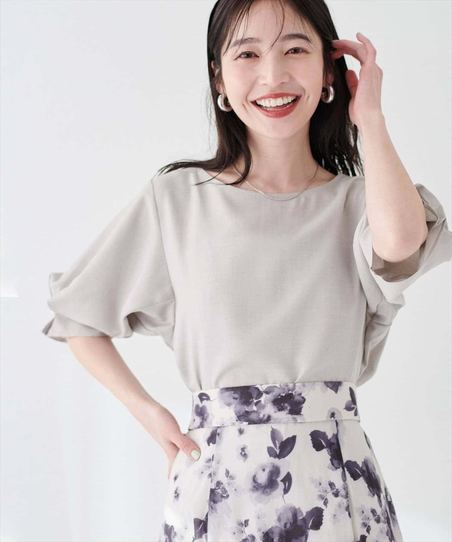 natural couture(ナチュラルクチュール) パール付きタックスリーブブラウス