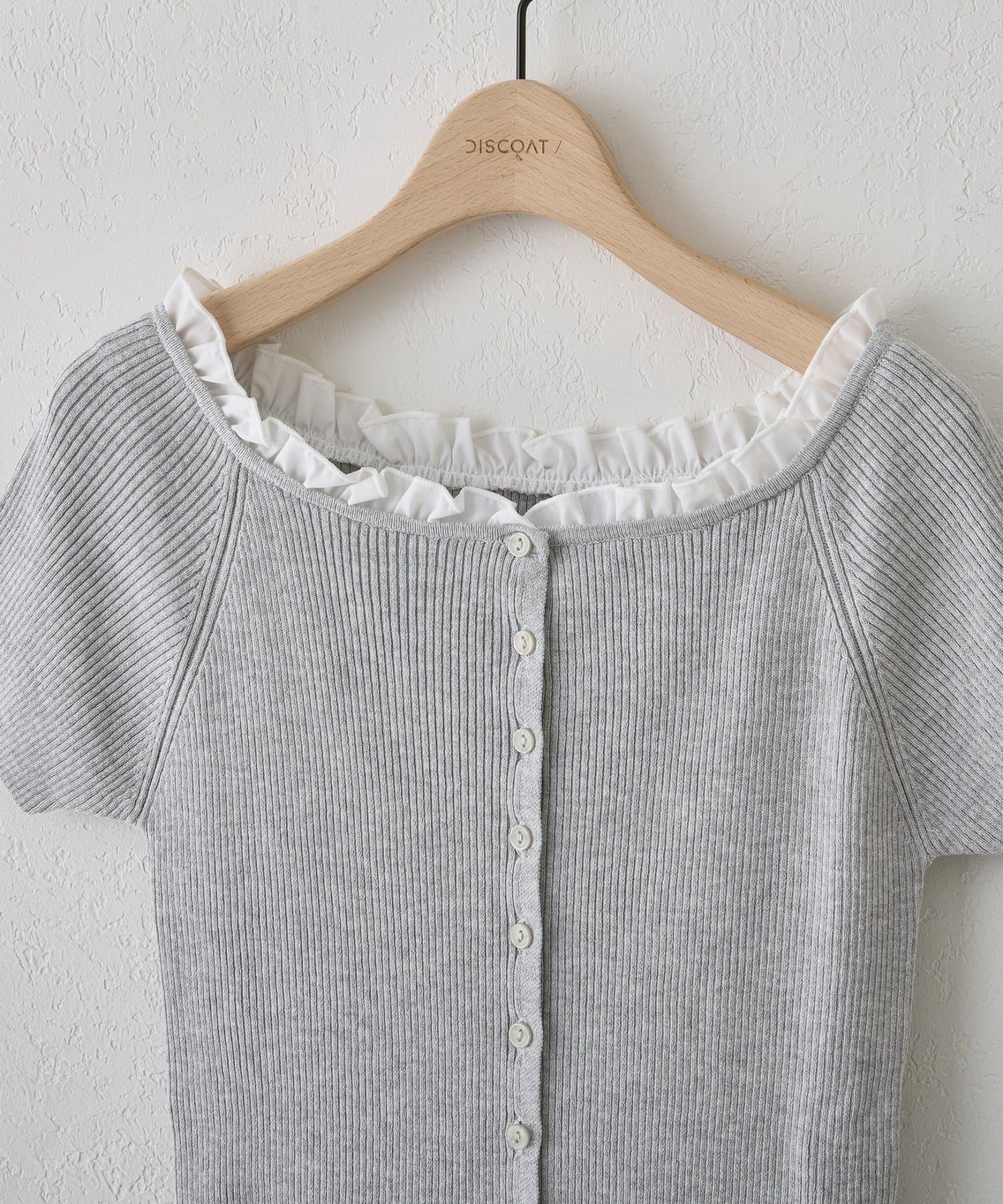 DISCOAT(ディスコート) 【umm.】襟フリル半袖PO