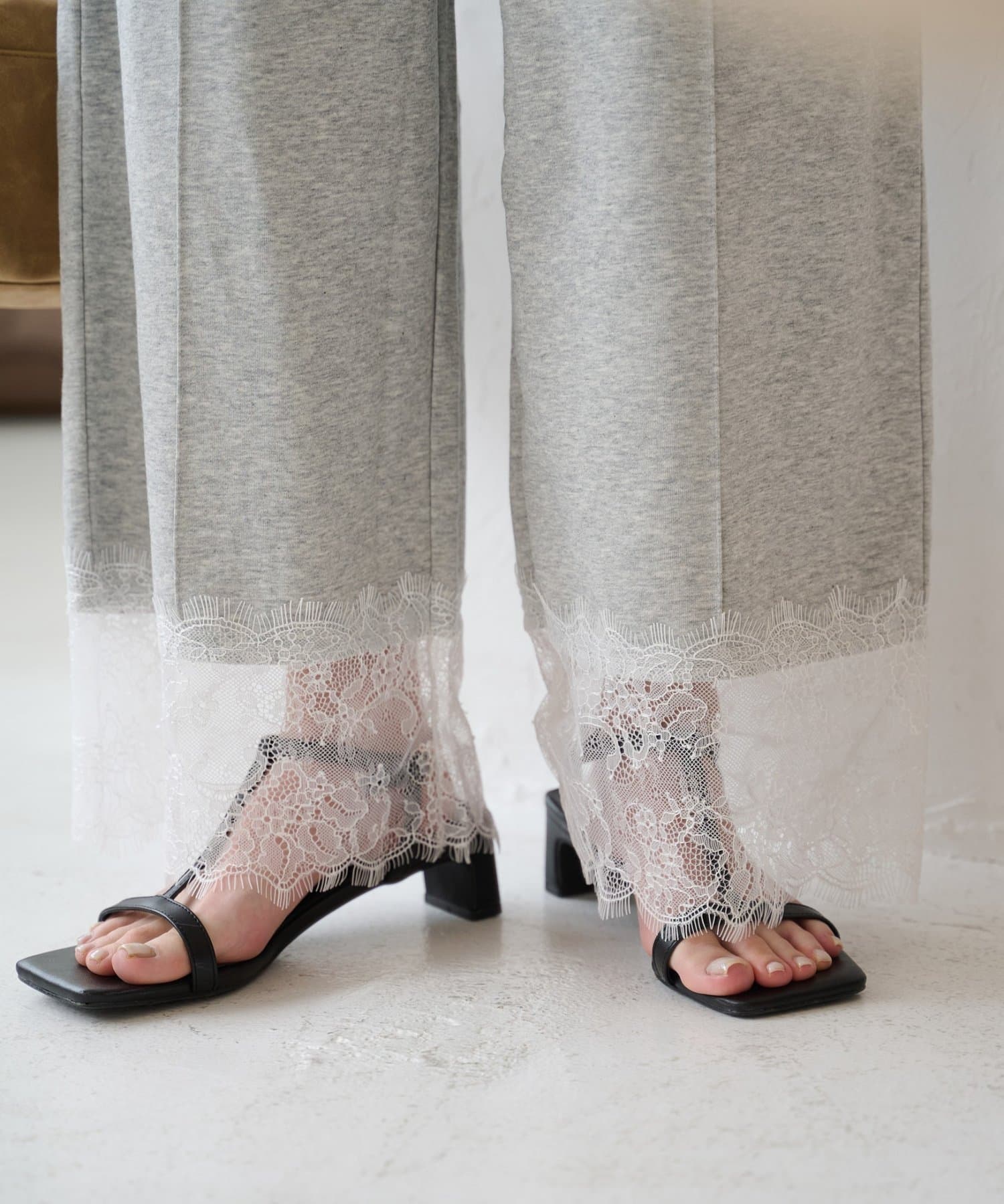 DISCOAT(ディスコート) 裾レース裏毛パンツ