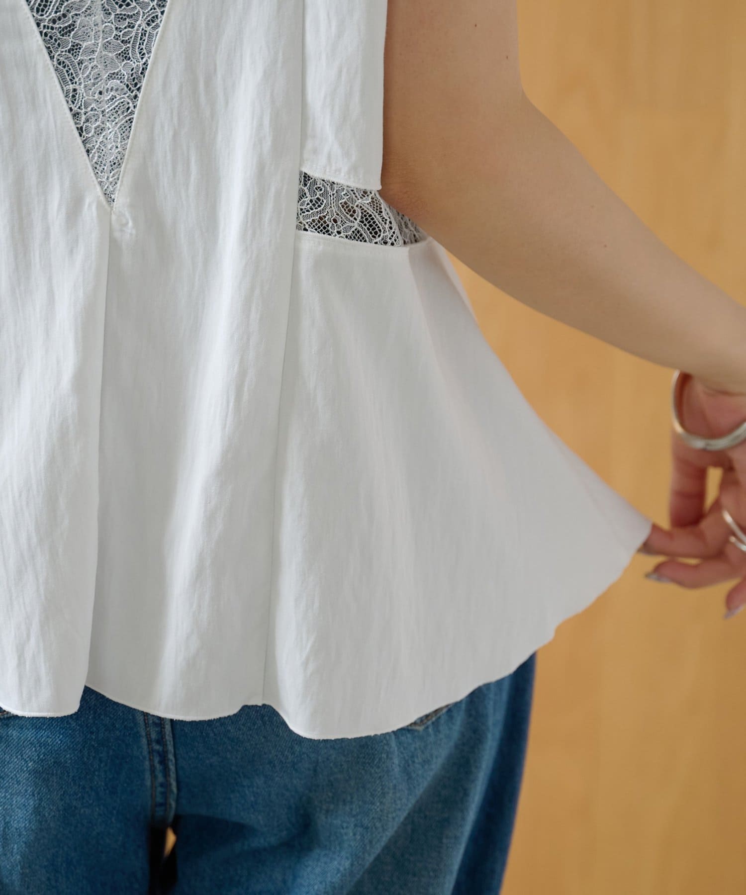 DISCOAT(ディスコート) サテンレース使いベスト