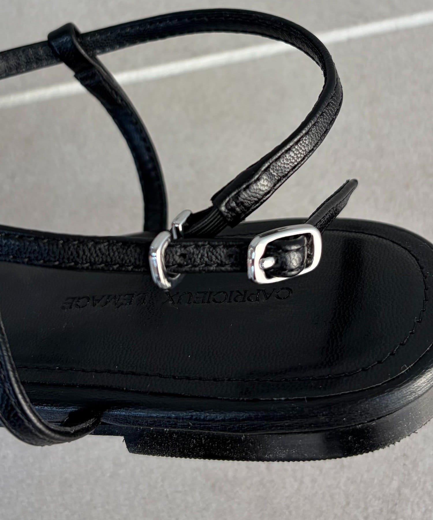 CAPRICIEUX LE'MAGE(カプリシュレマージュ) Tストラップボーンサンダル