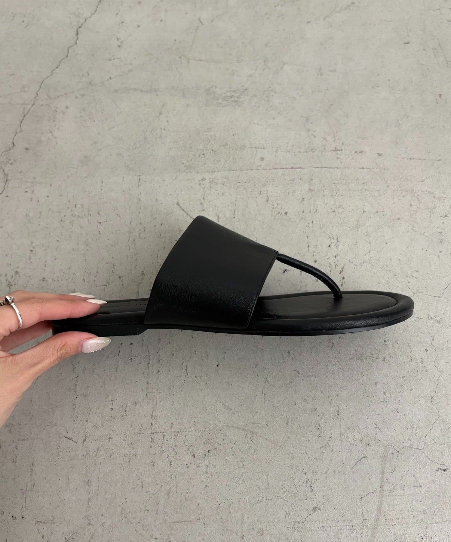 CAPRICIEUX LE'MAGE(カプリシュレマージュ) トングフラットサンダル