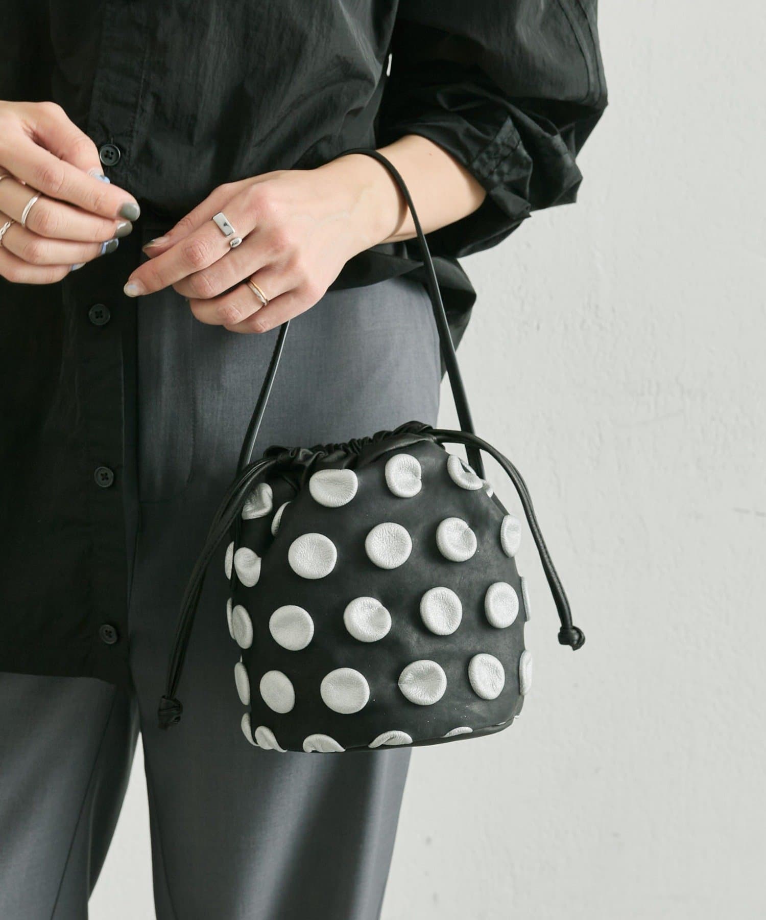 ear PAPILLONNER(イア パピヨネ) 【kawa-kawa(カワカワ)】NO1551 putsu putsuポシェットバッグ