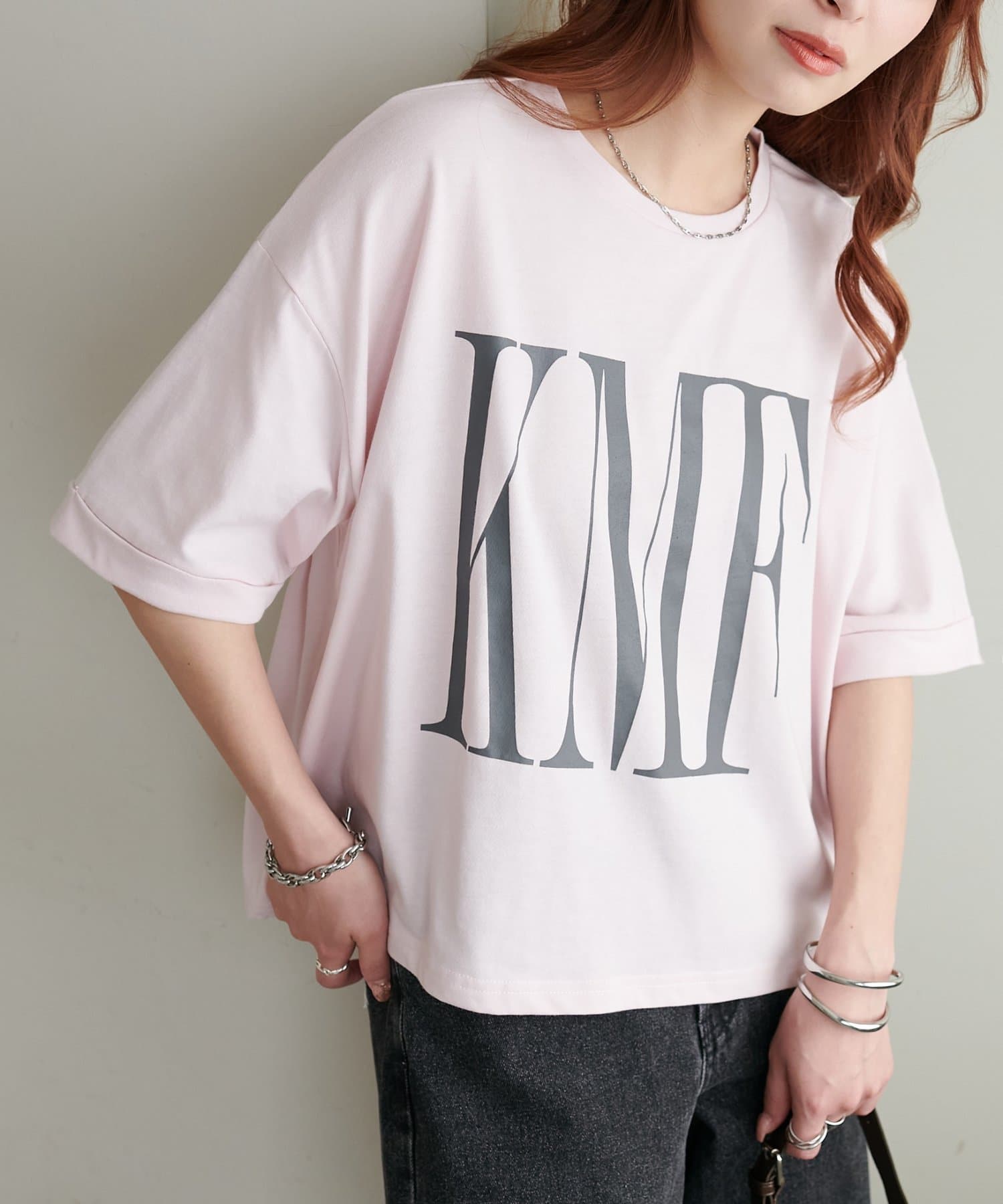 DISCOAT(ディスコート) 【WEB限定】ショート丈ロゴ半袖Tシャツ