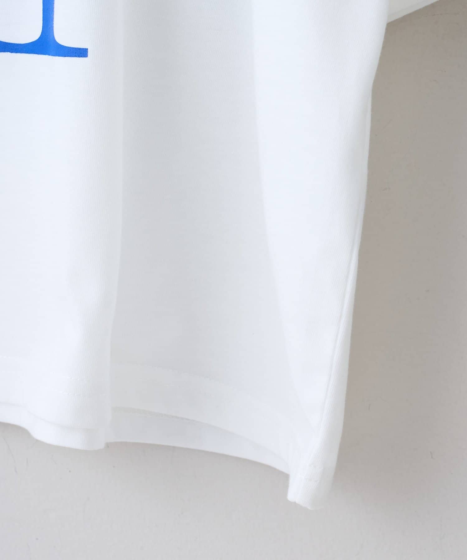 DISCOAT(ディスコート) 【WEB限定】ショート丈ロゴ半袖Tシャツ