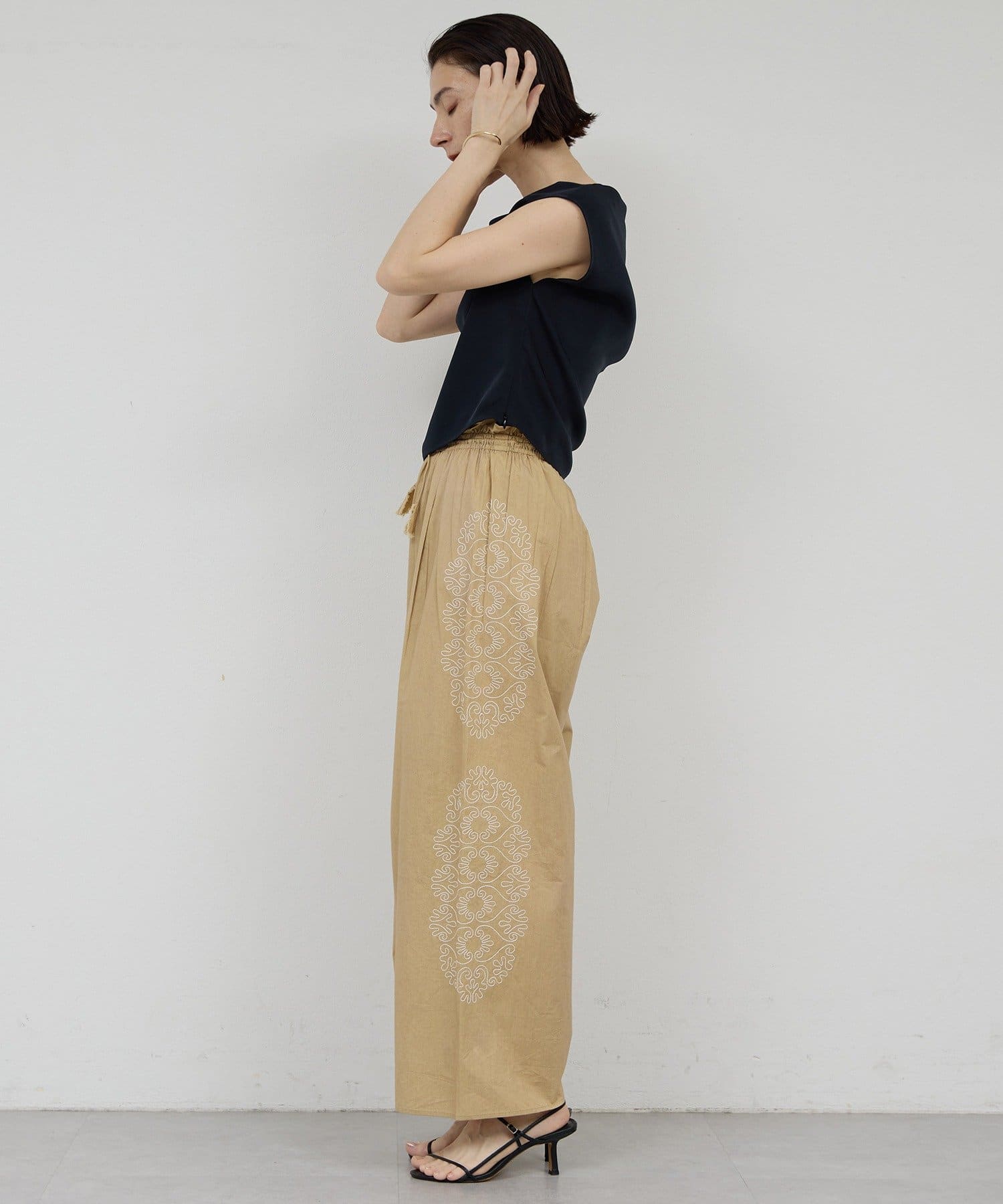 GALLARDAGALANTE(ガリャルダガランテ) 【近日予約開始】サテンワンショルダーブラウス