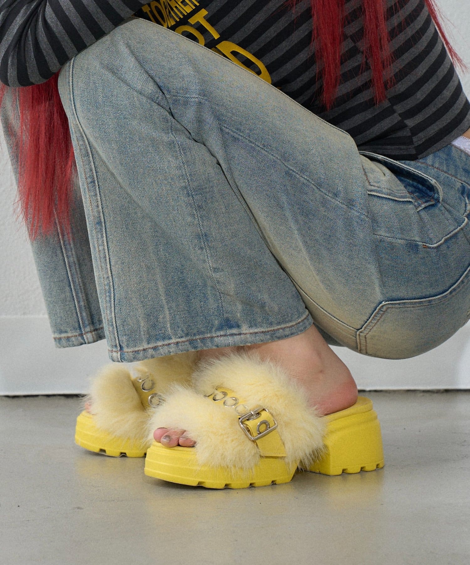 WHO’S WHO gallery(フーズフーギャラリー) ファーベルトサンダル