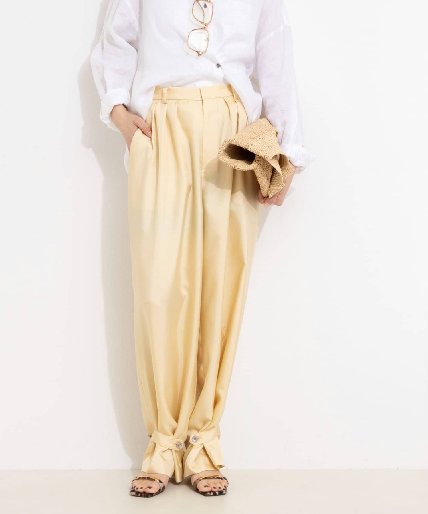 NOLLEY'S(ノーリーズ) 【一部店舗＆WEB限定カラー】ウォッシャブル高機能サテン裾タブ付きパンツ