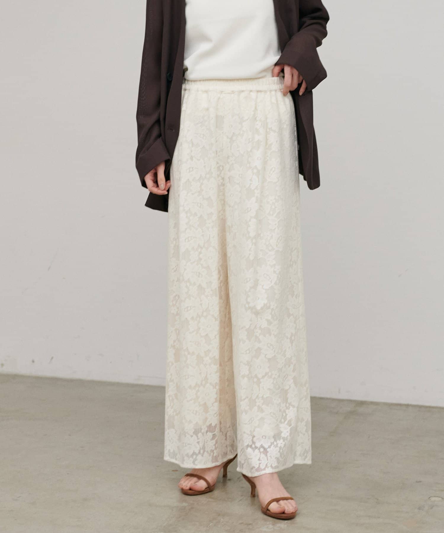 LARUTA(ラルータ) ［Web限定］フラワーエンブロイダリーパンツ