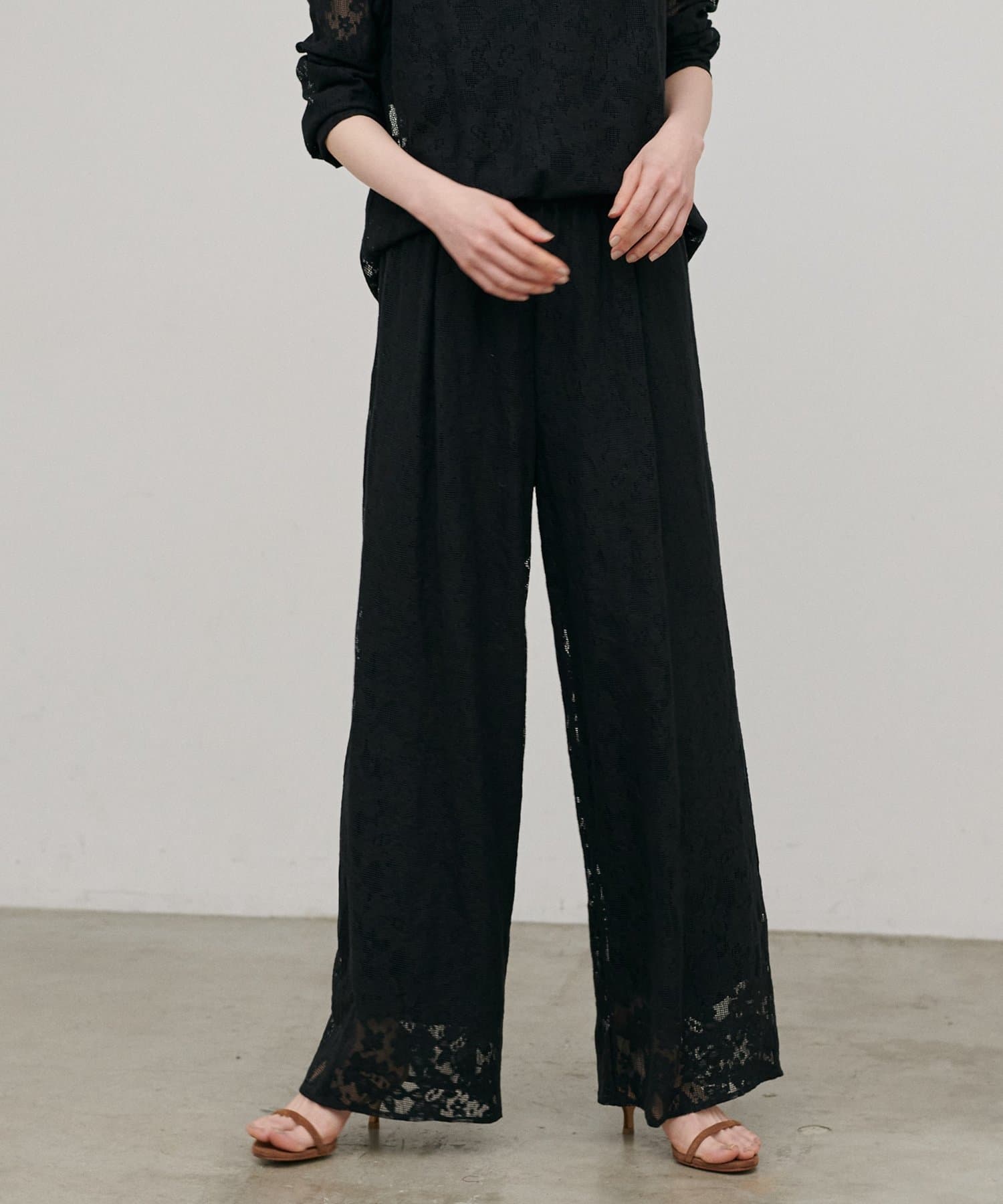 LARUTA(ラルータ) ［Web限定］フラワーエンブロイダリーパンツ