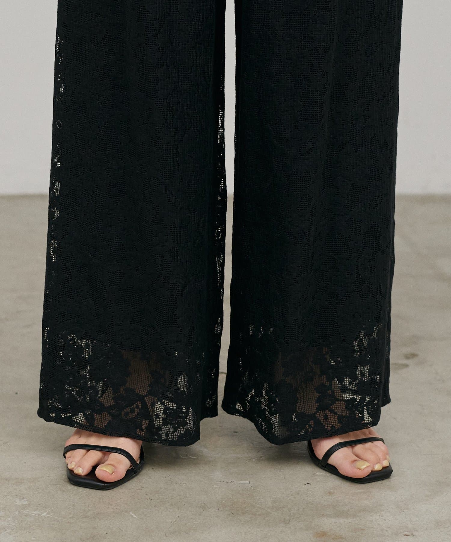 LARUTA(ラルータ) ［Web限定］フラワーエンブロイダリーパンツ